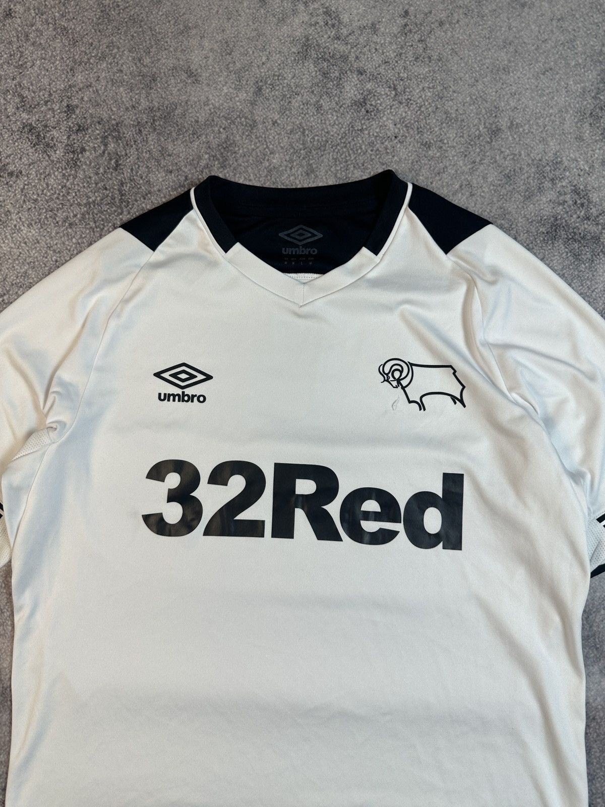 Umbro Umbro Derby County Soccer Jersey Streetwear Rare Tee Casual Size US M / EU 48-50 / 2 - 2 Thumbnail