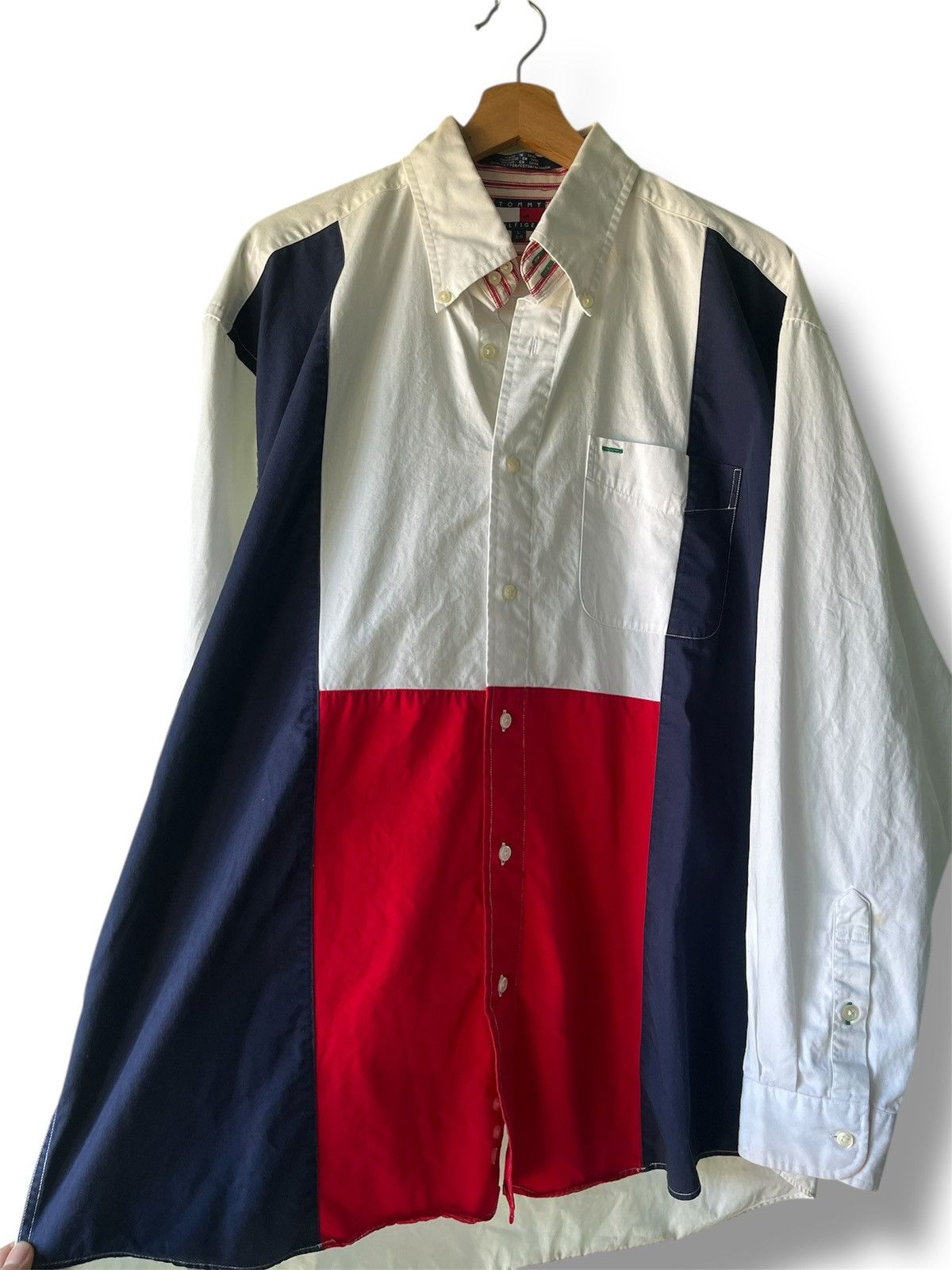 Tommy Hilfiger × Vintage Vintage Tommy Hilfiger Big Flag Button Up Size US XL / EU 56 / 4 - 1 Thumbnail