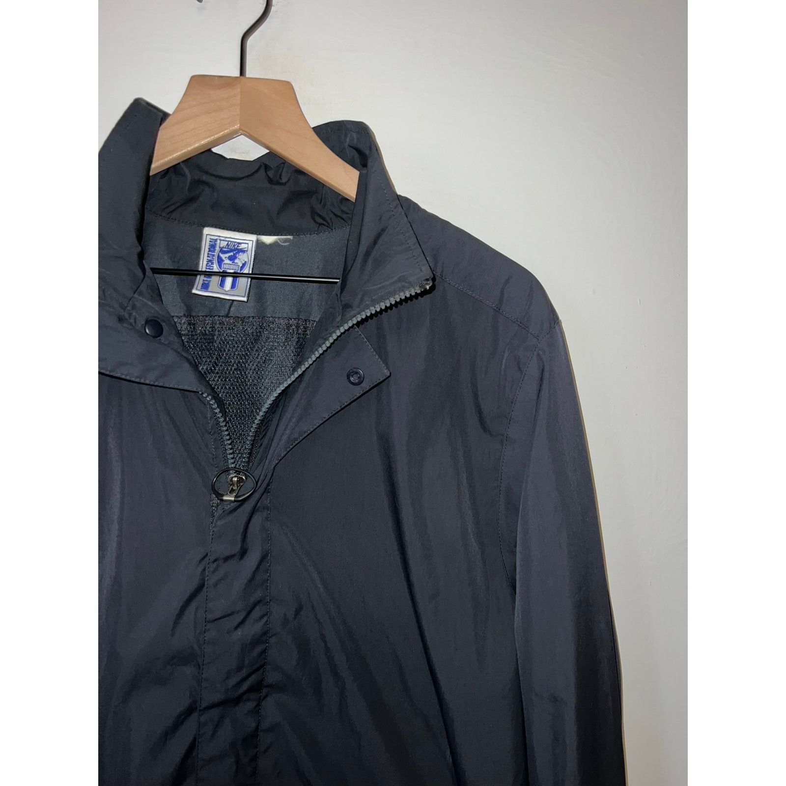 Nike Vintage Nike Windbreaker International Black Jacket VTG L Size US L / EU 52-54 / 3 - 2 Thumbnail