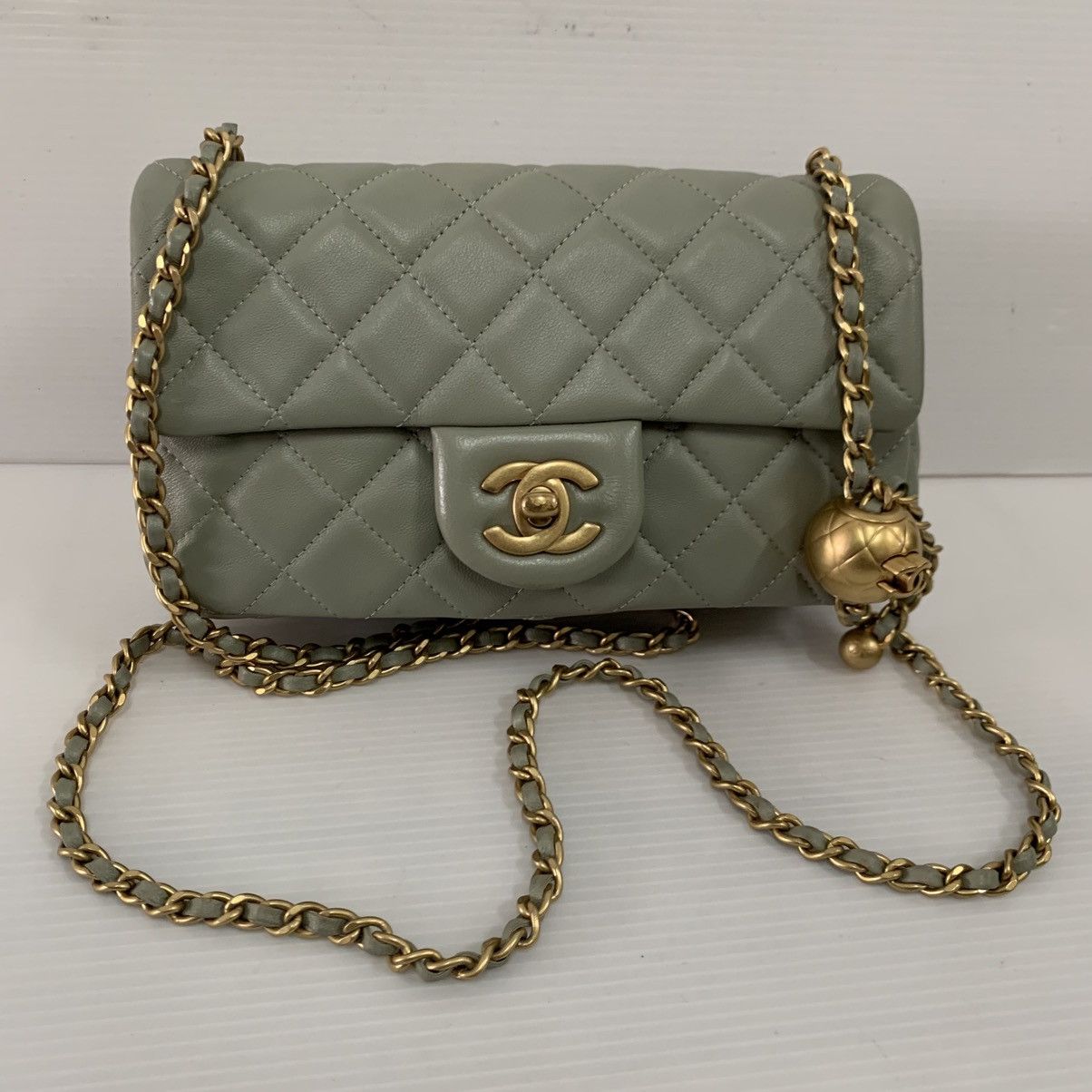 Chanel Chanel Lambskin Quilted Mini Pearl Crush Flap Green Size ONE SIZE - 1 Thumbnail