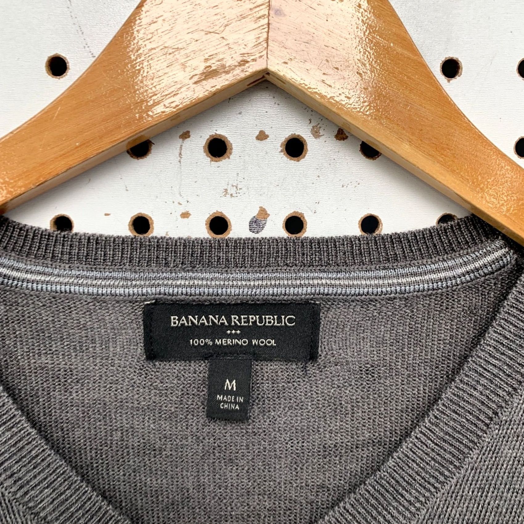 Banana Republic Banana Republic Sweater Mens V-Neck 100% Merino Wool Lightweight Gray Pullover Knit Shirt Size US M / EU 48-50 / 2 - 5 Thumbnail