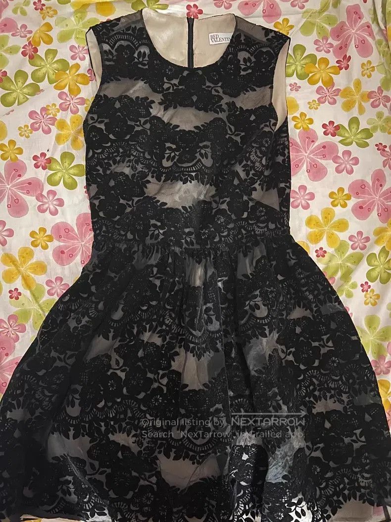 Valentino Valentino Black lace bud dress Size M / US 6-8 / IT 42-44 - 2 Thumbnail