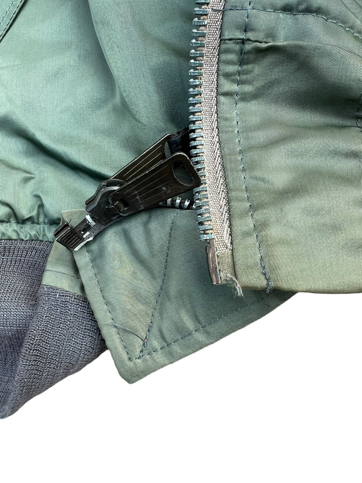 Avirex Vintage Avirex Sun Faded Olive Green MA-1 USAF Flight Jacket Size US S / EU 44-46 / 1 - 13 Thumbnail