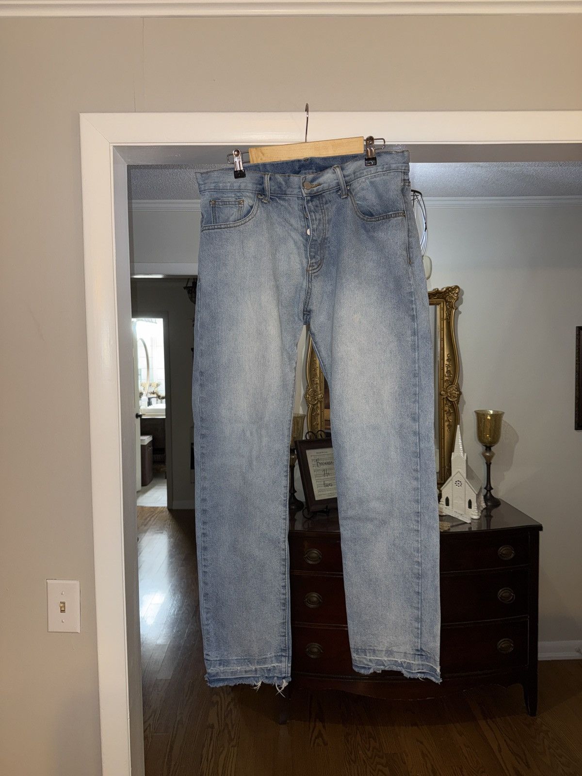 MNML 33x30 Light Wash MNML Frayed-Hem Jeans Size US 33 - 1 Thumbnail