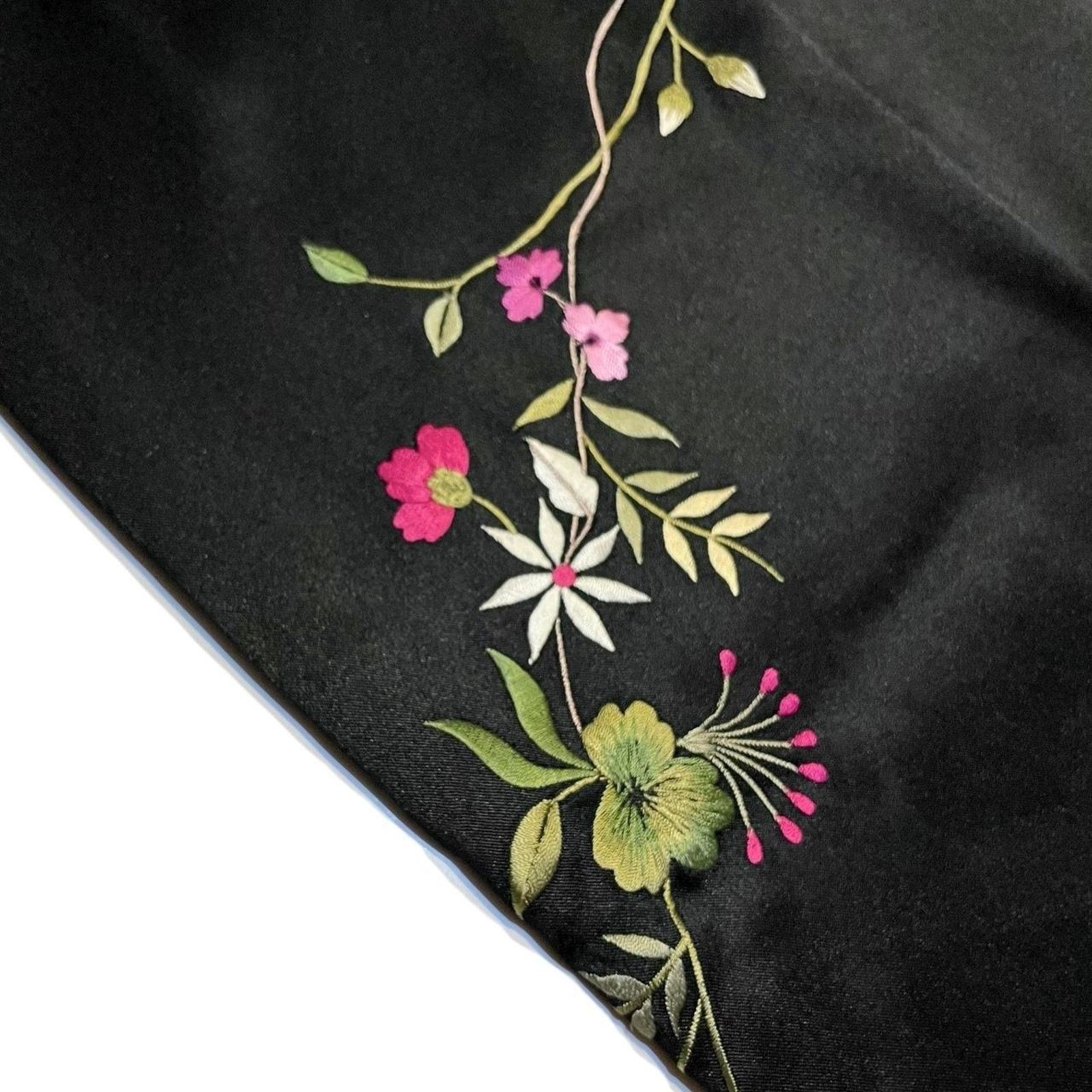 Vintage VTG Mandalay black satin floral embroidered pencil skirt Size 28" / US 6 / IT 42 - 4 Thumbnail