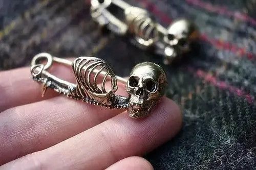 Jewelry 2Pcs / Set Gothic Skull Safety Brooches Size ONE SIZE - 3 Thumbnail