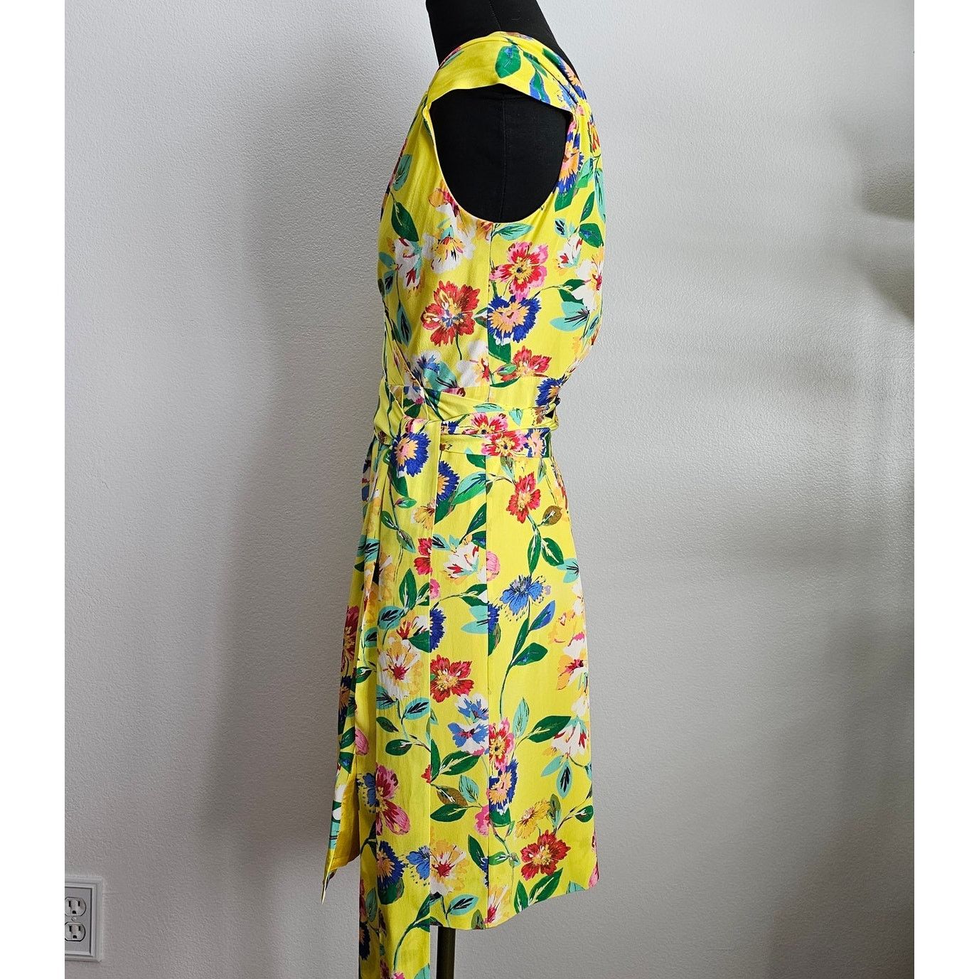 Kate Spade Kate Spade Floral Summer Silk Wrap Cathleen Dress 2 XS Size XS / US 0-2 / IT 36-38 - 3 Thumbnail