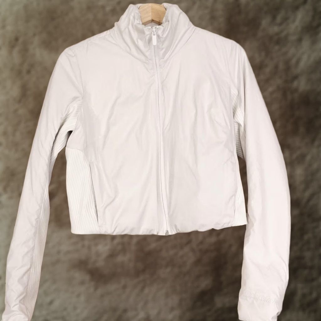 Lululemon Lululemon Jacket Womens 6 White Primaloft Cropped Full Zip Insulated Softshell Size M / US 6-8 / IT 42-44 - 1 Thumbnail