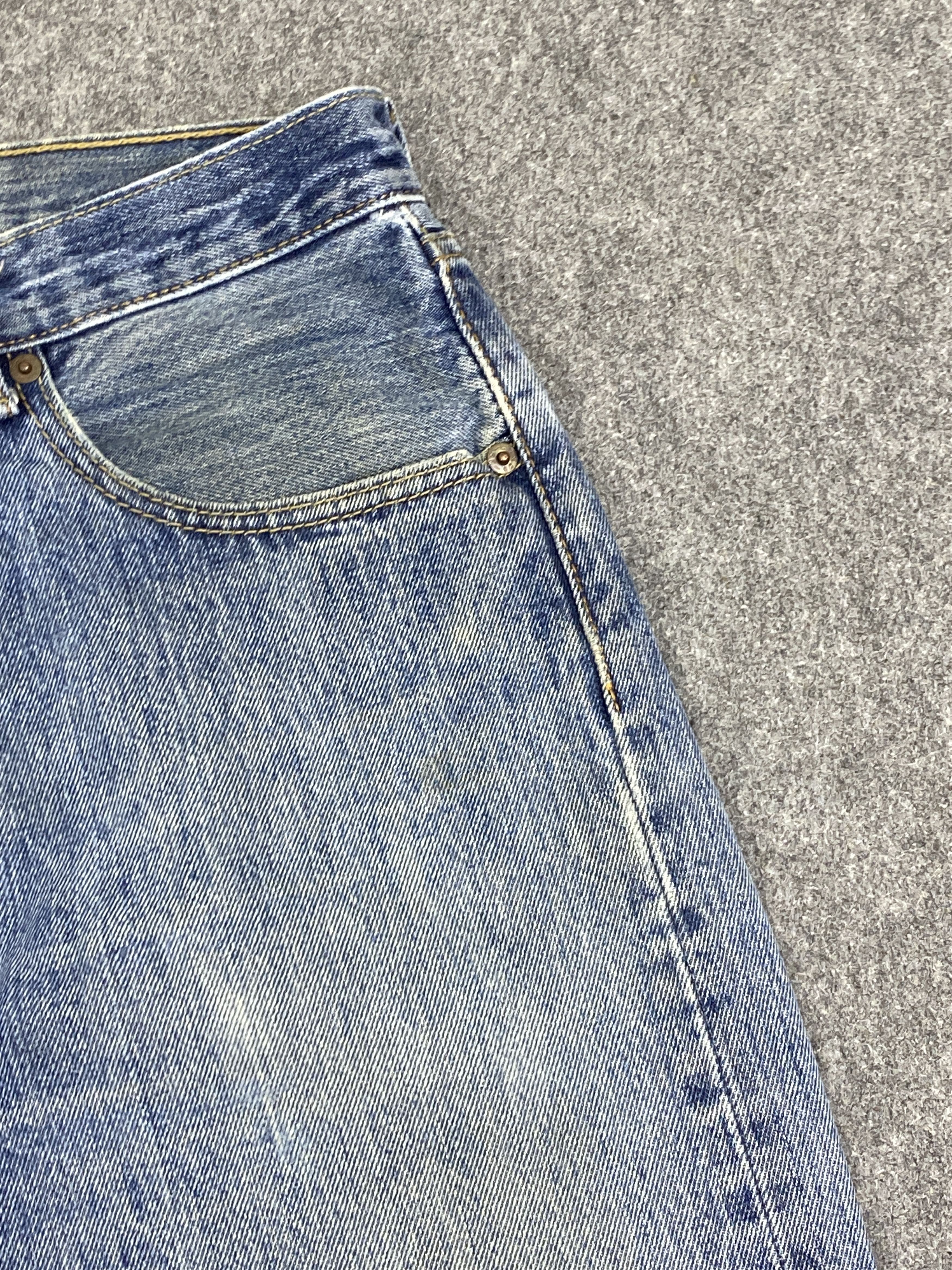 Levi's × Vintage Distressed Vintage Levi's 501 Faded Blue Jeans DP2815 Size US 36 / EU 52 - 12 Thumbnail