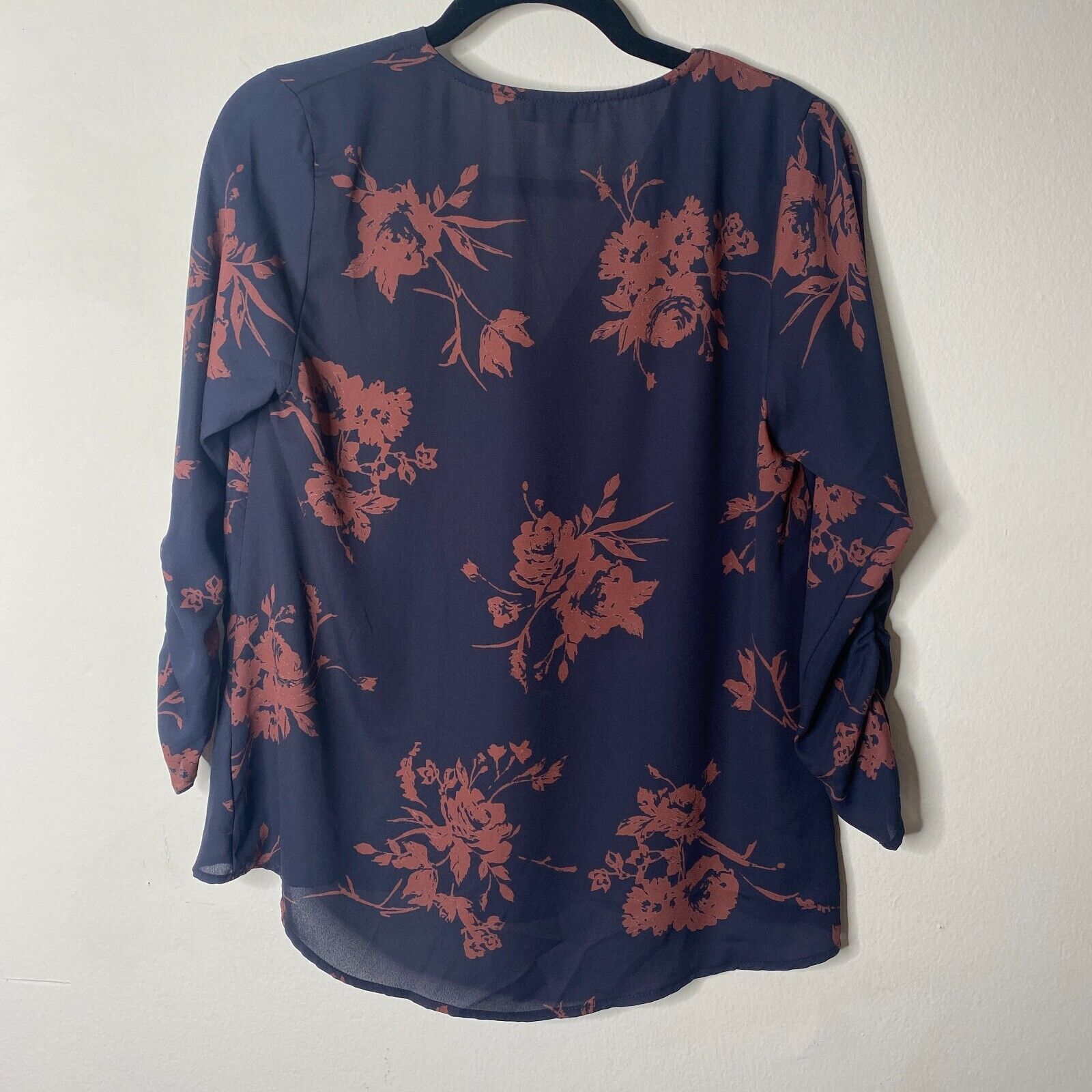 Other Evereve Allison Joy Alexa Crossover Top Floral VNeck XS Size XS / US 0-2 / IT 36-38 - 2 Thumbnail