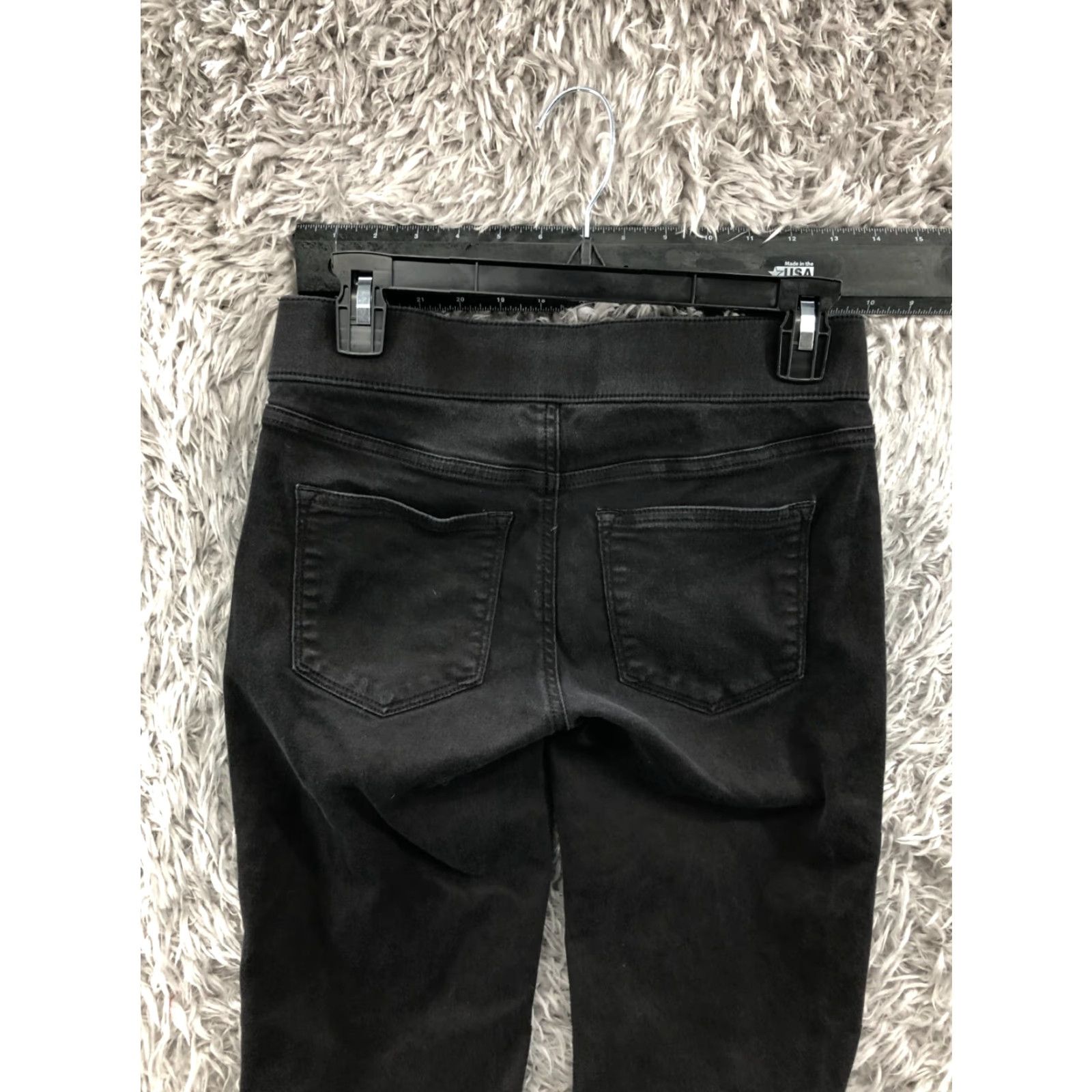 Vintage **Womens Mid Rise Black Pull On Capri Pants Size 4** User: **Sonoma Mid Rise Black Pull-On Capri Pants Size 4** Size 27" / US 4 / IT 40 - 6 Thumbnail