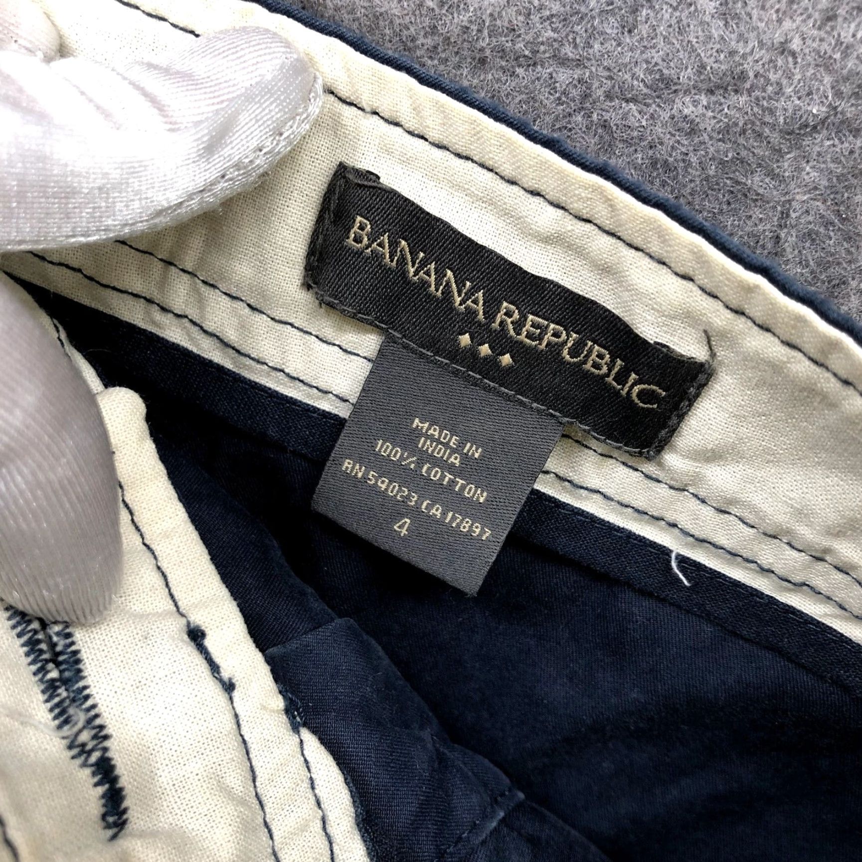 Banana Republic VINTAGE Banana Republic Skirt Button Front Navy Blue 4 Knee Length Cotton Twill Woman's Straight & Pencil Size 27" / US 4 / IT 40 - 8 Thumbnail