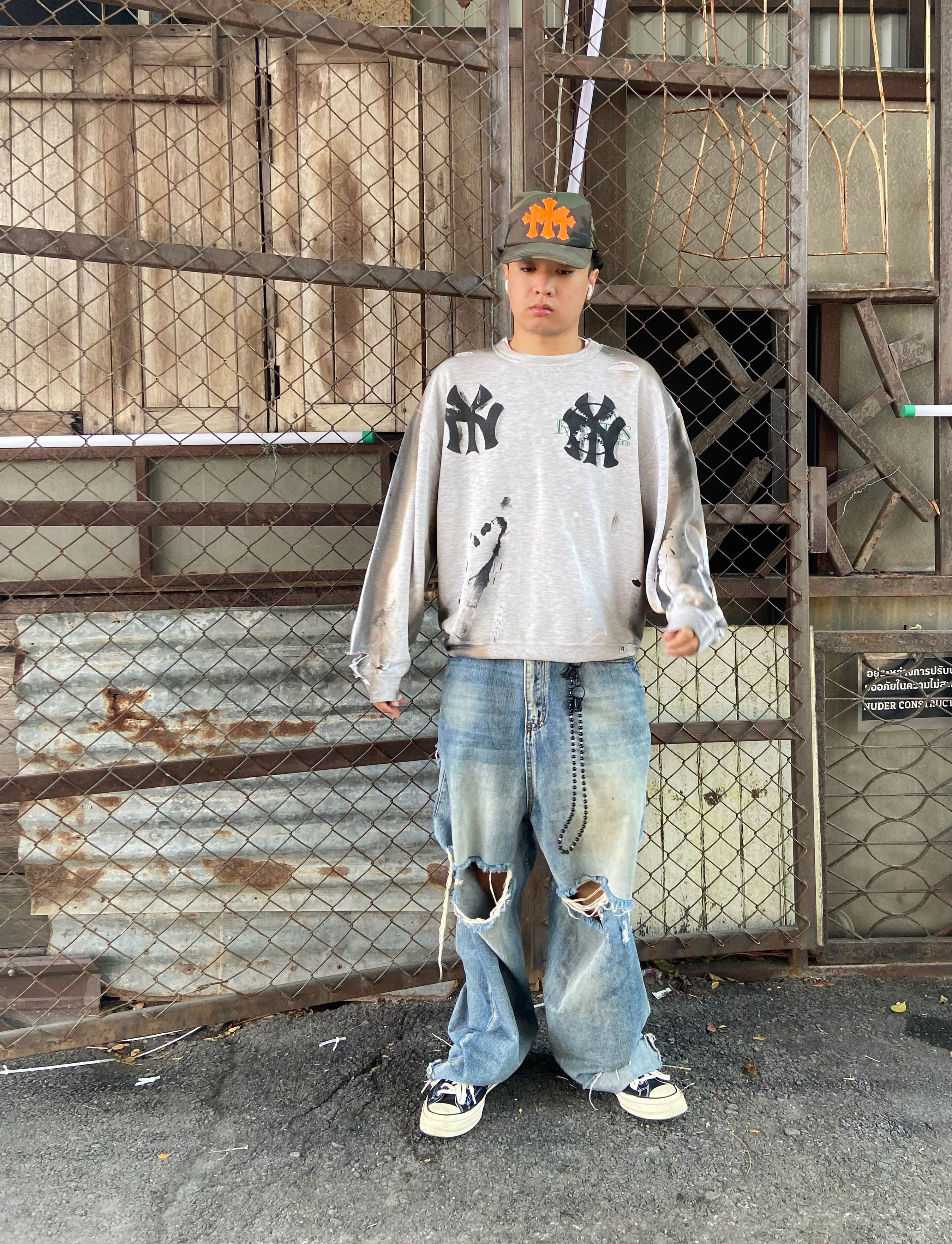 New York Yankees 90s New York PAINT THRASHED Russell Sweatshirt Size US L / EU 52-54 / 3 - 8 Thumbnail