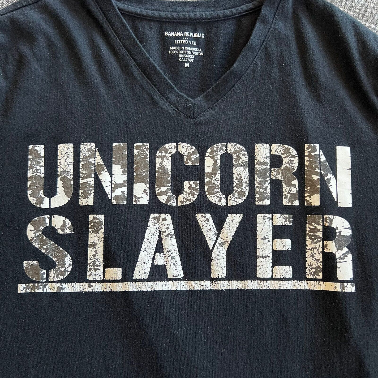 Banana Republic Banana Republic Black "Unicorn Slayer" V-Neck T-Shirt M Fitt Size US M / EU 48-50 / 2 - 3 Thumbnail
