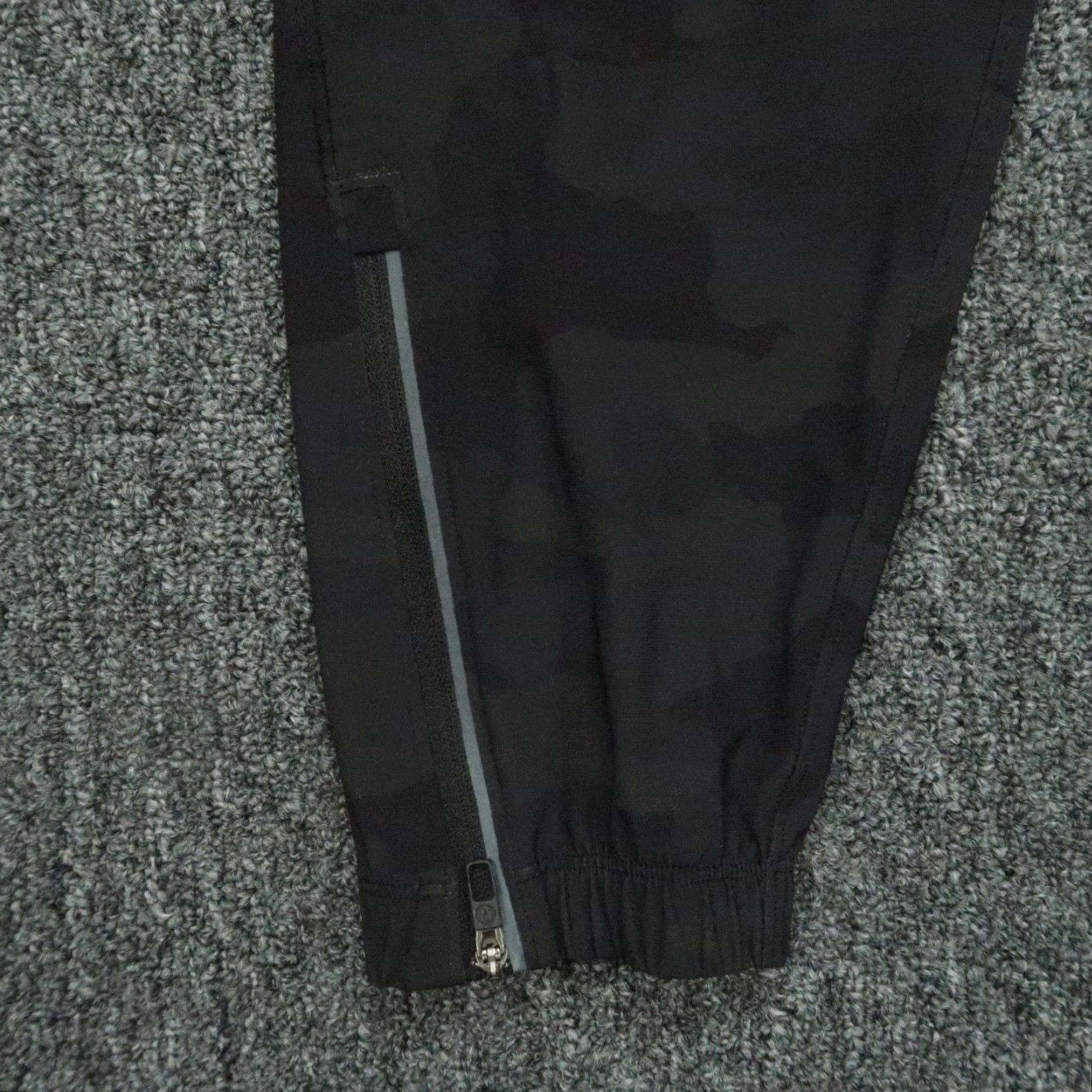 Lululemon Lululemon Pants Men XS Gray Heritage 365 Camo Surge Jogger Ankle Zip Training Shirts? Size US 27 - 5 Thumbnail