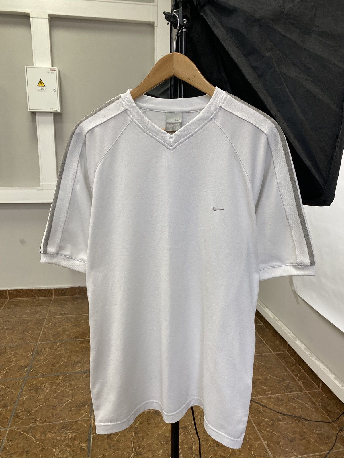 Nike 🇺🇸 Vintage 90s Nike Swoosh Y2K T-Shirt Rare Hype Retro Size US XL / EU 56 / 4 - 1 Thumbnail