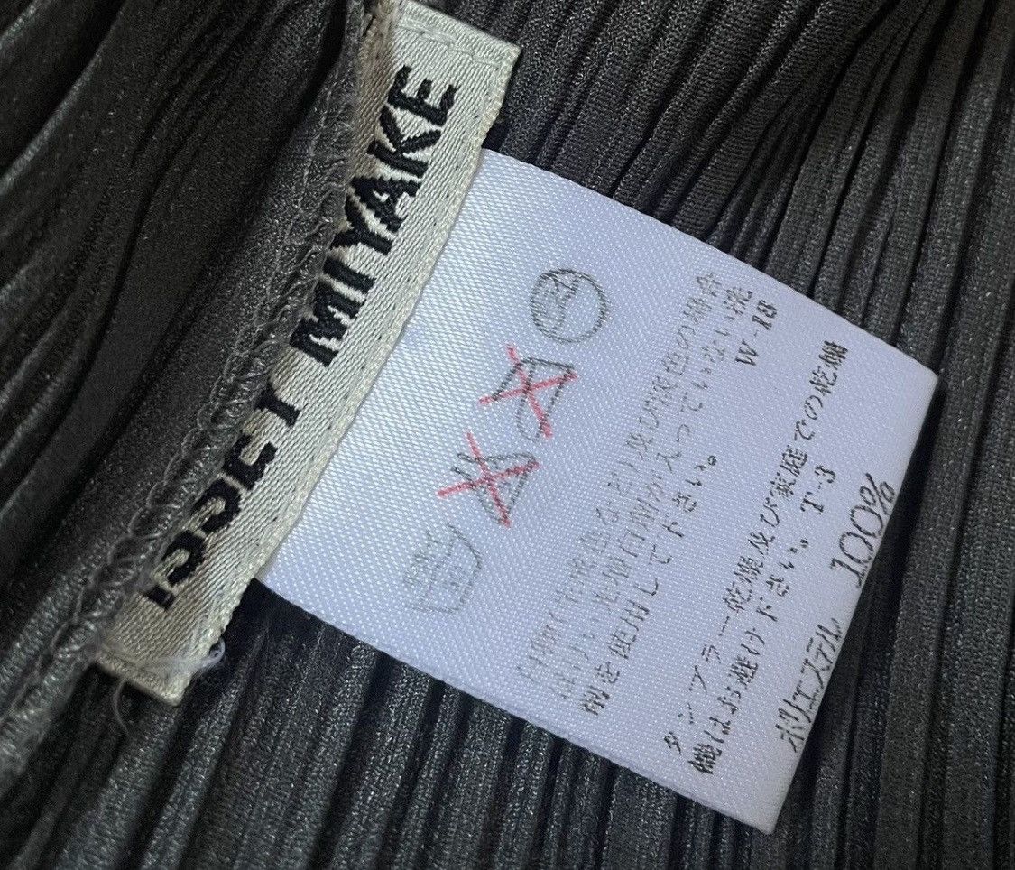 Issey Miyake Vintage issey miyake pleated dark grey cardigan Size L / US 10 / IT 46 - 4 Thumbnail