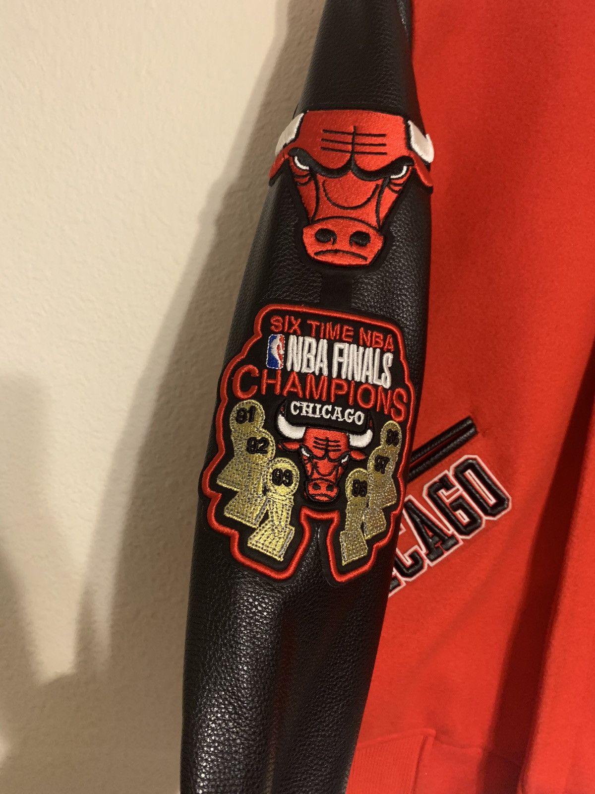 Pro Standard Pro Standard NBA Chicago Bulls Home Town Wool Red Varsity Size US S / EU 44-46 / 1 - 6 Thumbnail