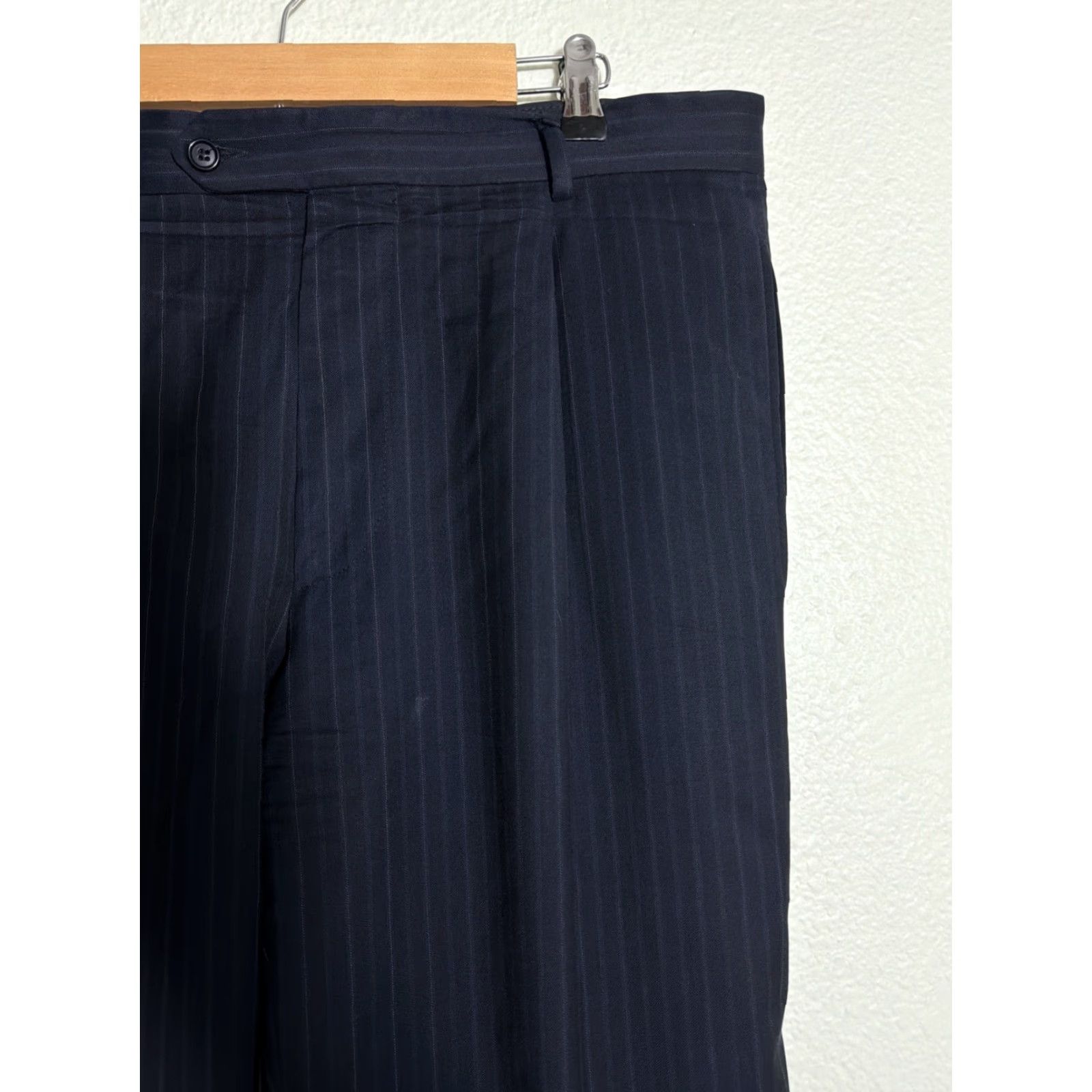 Vintage Hugo BOSS Wool Pleated Pants Mens 36x28 Black Blue Pinstripe Cuff Dress Pants Size US 36 / EU 52 - 6 Thumbnail