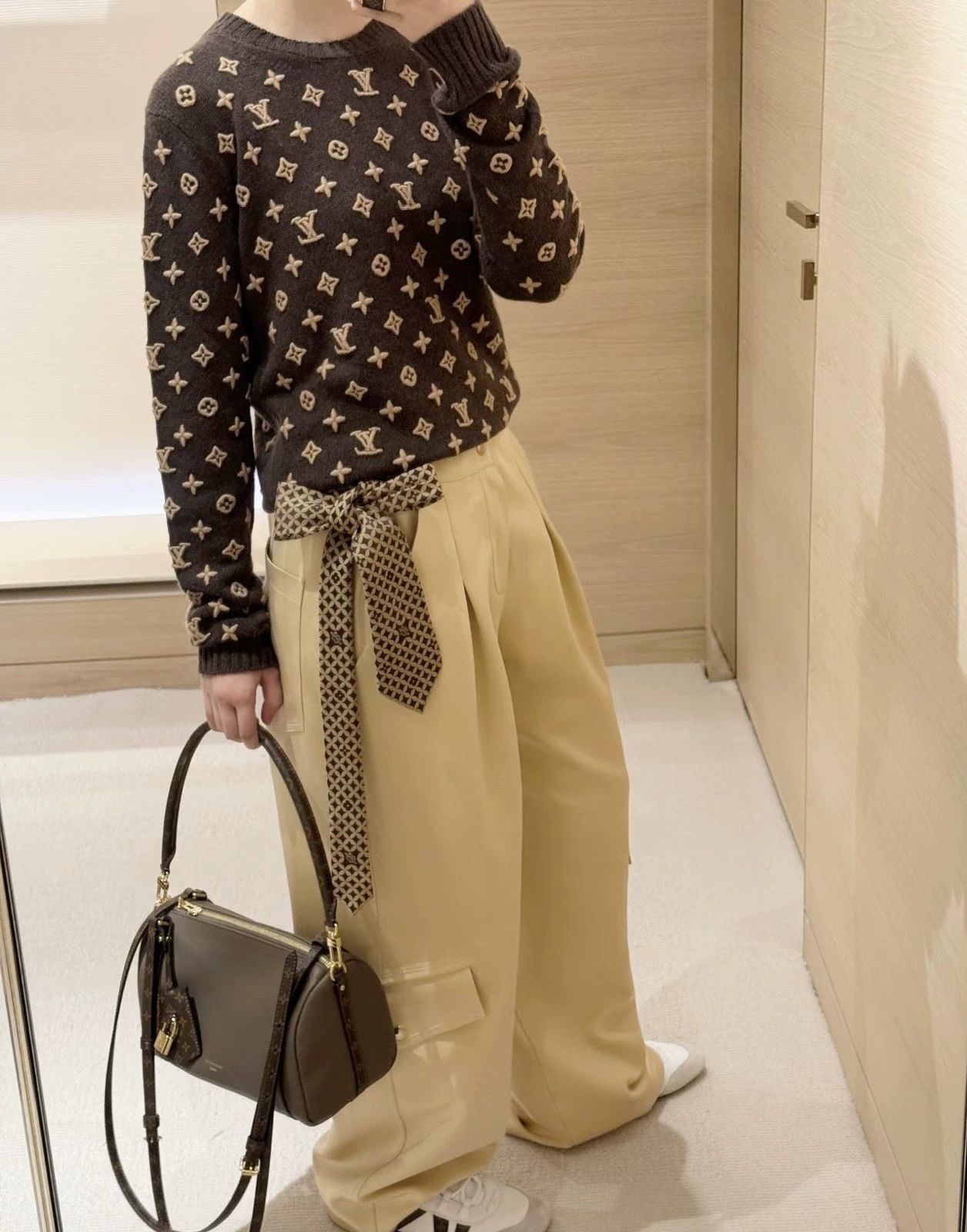 Louis Vuitton LV Monogram Embossed Brown Cashmere Sweater M 99 New Size M / US 6-8 / IT 42-44 - 3 Thumbnail
