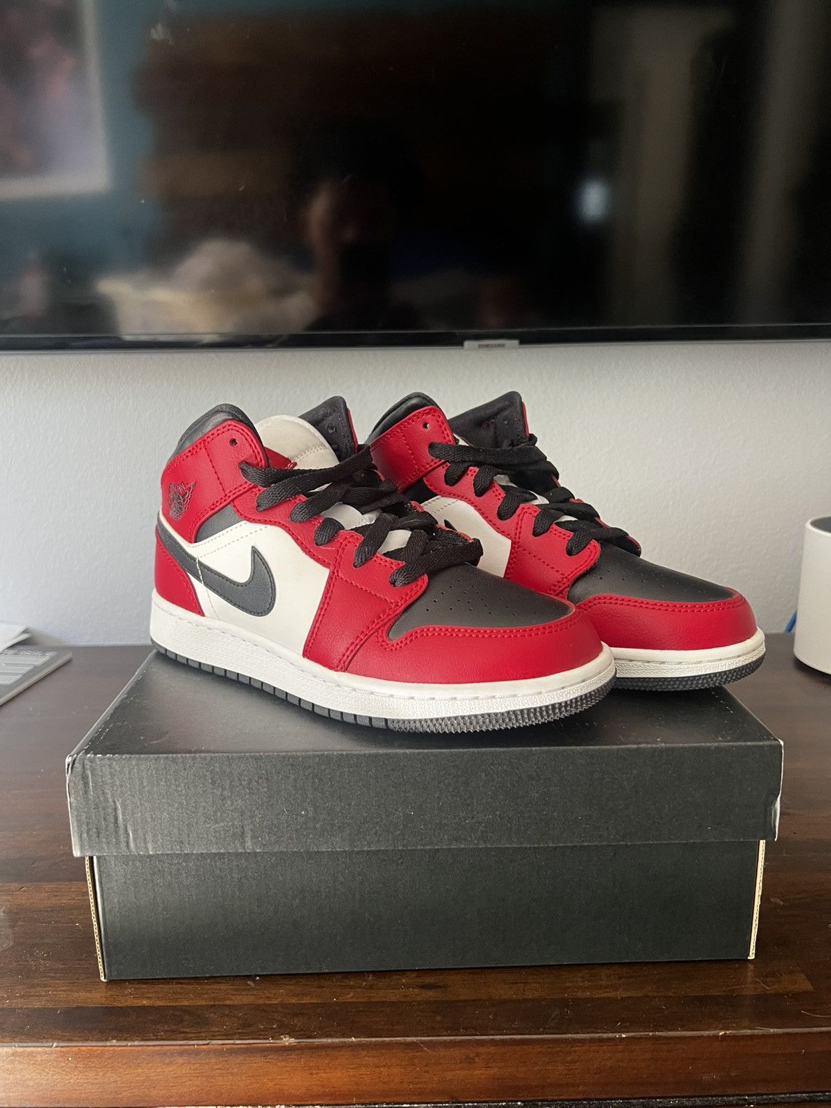 Jordan Brand Air Jordan 1 Mid (GS) Black/Black-Gym Red size 4.5Y Size US 6 / IT 36 - 1 Thumbnail