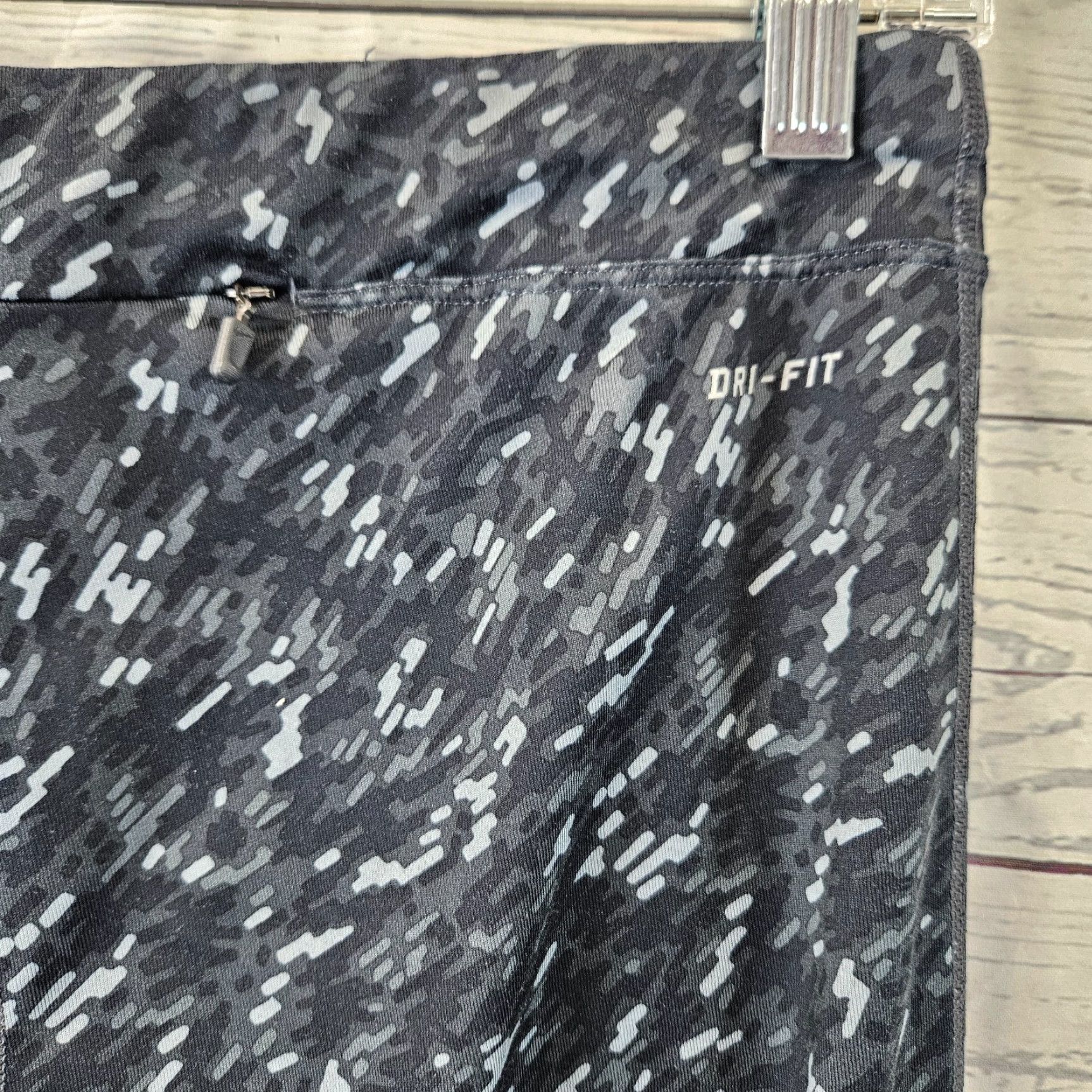 Nike Nike Dri-Fit Womens Cropped Leggings Sz Medium Black Gray Mid Rise Size 32" / US 10 / IT 46 - 6 Thumbnail