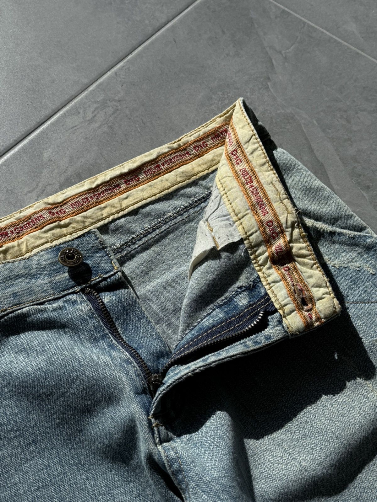 Dolce & Gabbana 2000s Dolce & Gabbana Distressed Washed Denim Jeans Size US 31 - 11 Thumbnail