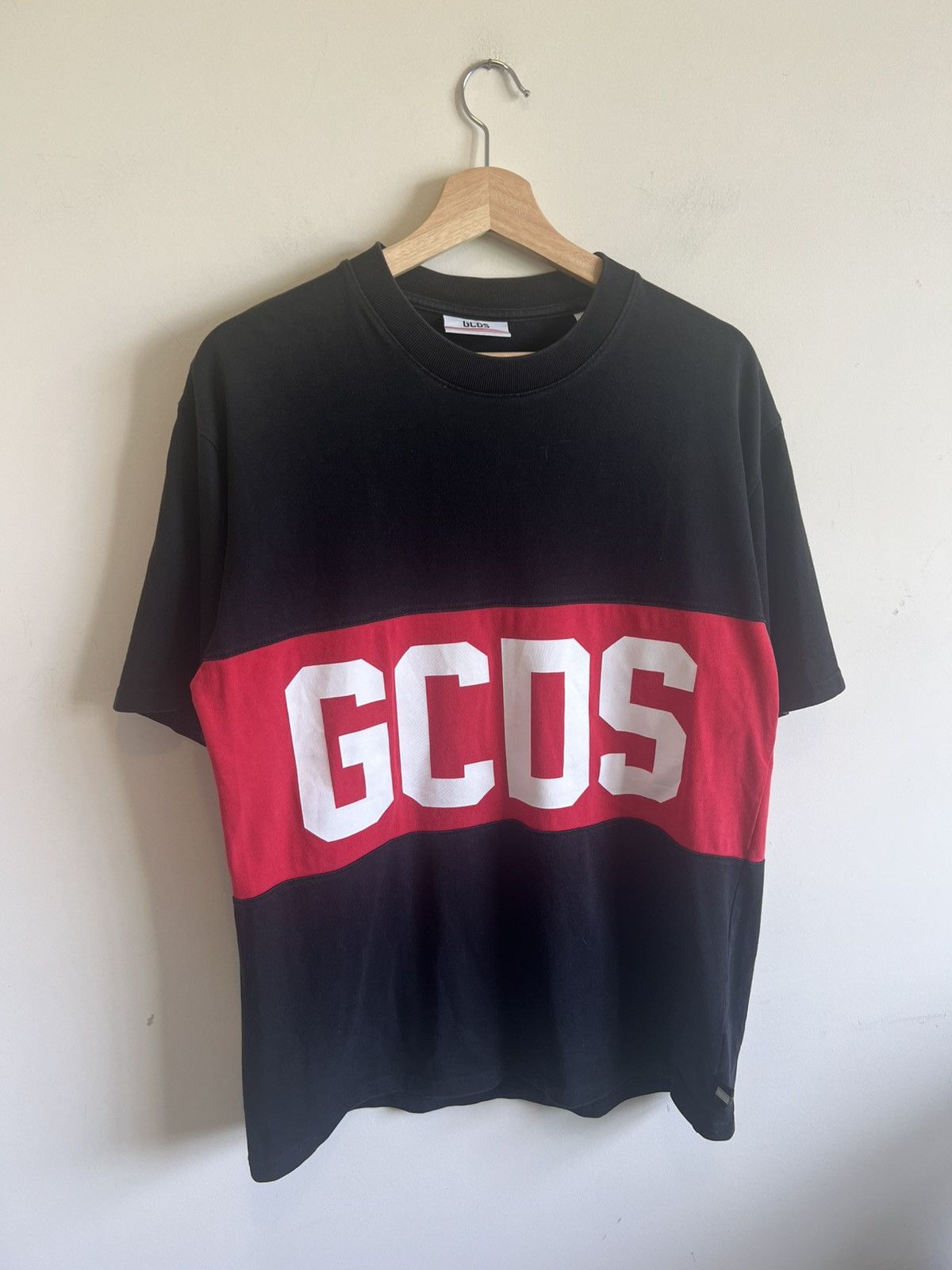 Tシャツ・カットソー GCDS Men T-shirt Black B1XM2315JI9 99 GCDS GCDS Men T-Shirts B1XM2315JI9 99 BLACK | Grailed