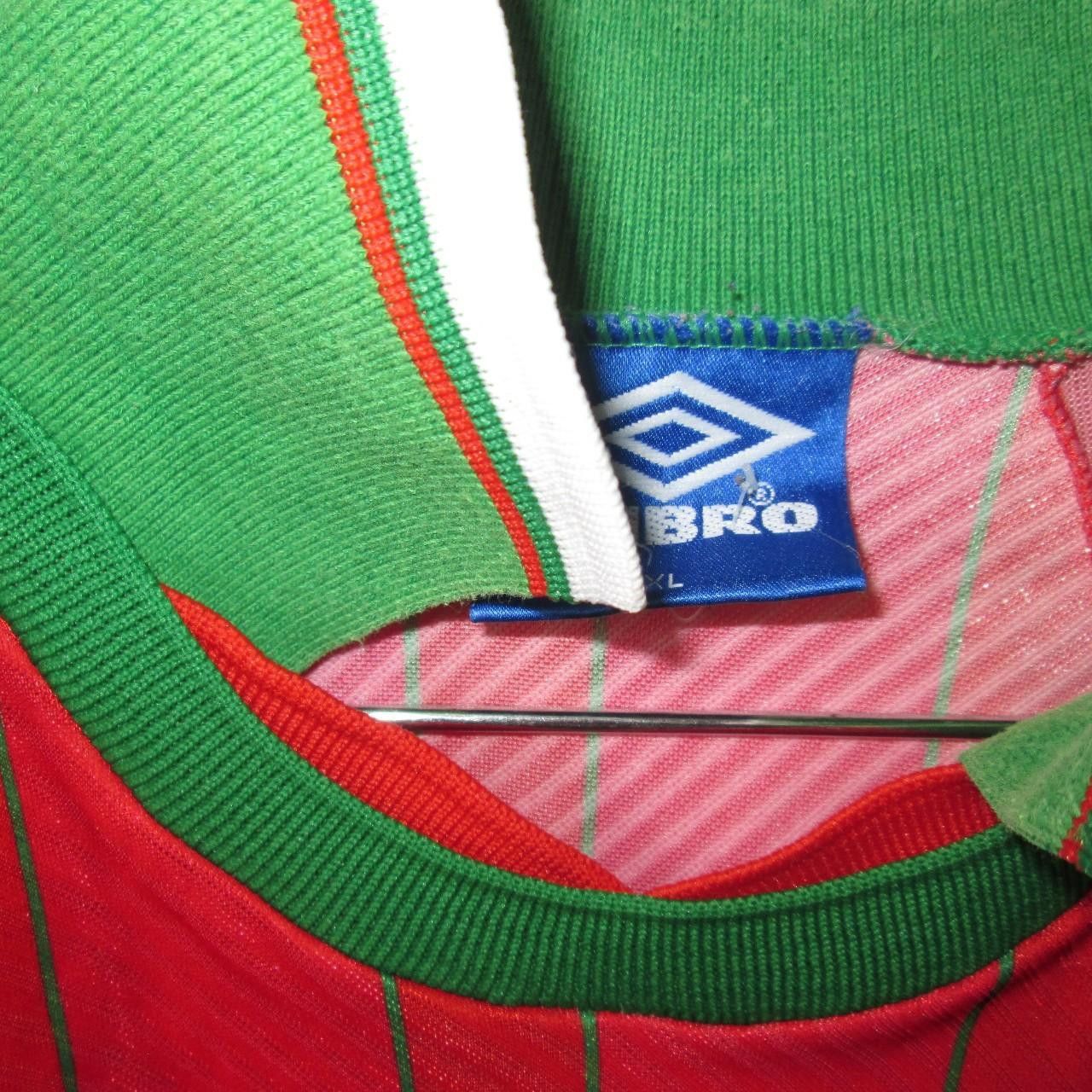Umbro Fc Wales 1994 1995 Home shirt jersey UK Size US XL / EU 56 / 4 - 4 Thumbnail