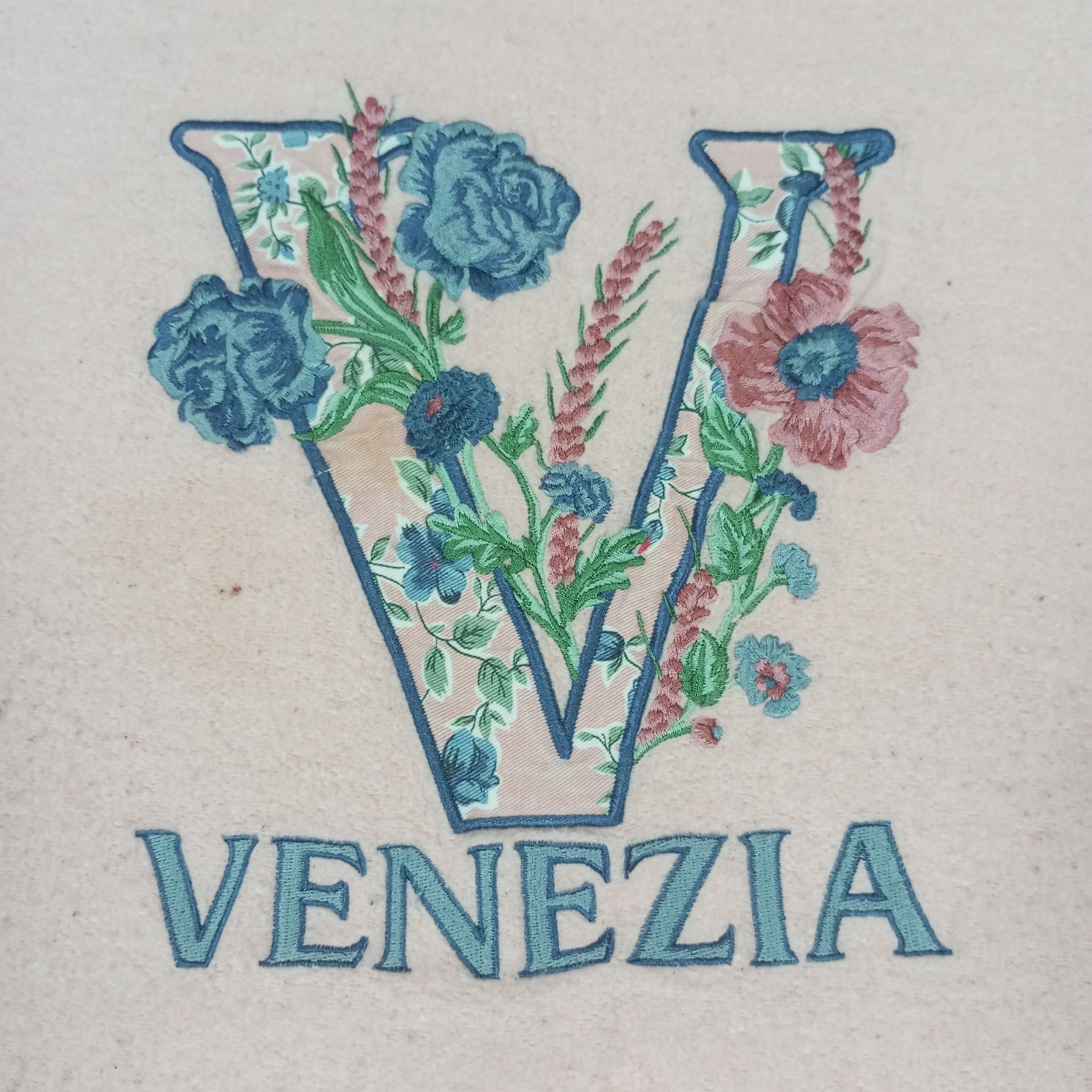 Vintage Venezia Jeans Logo Flowers Design Sweatshirt Size US XXL / EU 58 / 5 - 2 Thumbnail