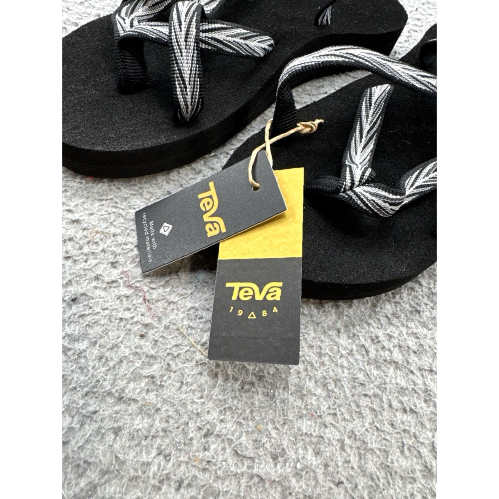 Teva Teva Olowahu Palms Sandal Women’s Size 5 Black Flip Flops Summer NEW Size US 5 / IT 35 - 2 Thumbnail