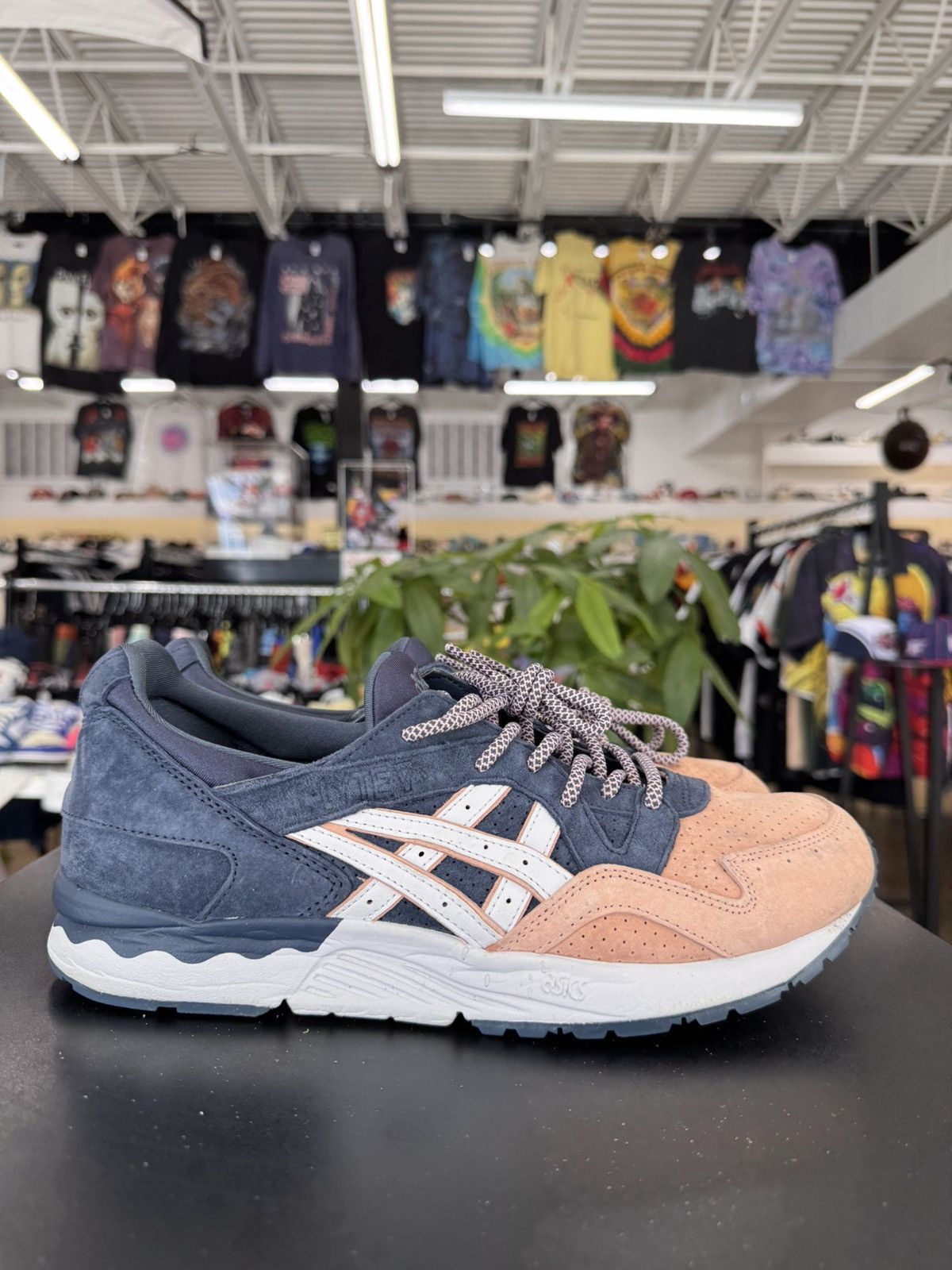 Asics × Kith ASICS Gel-Lyte V Kith Salmon Toe Size 10.5 (2021) Size US 10.5 / EU 43-44 - 6 Thumbnail
