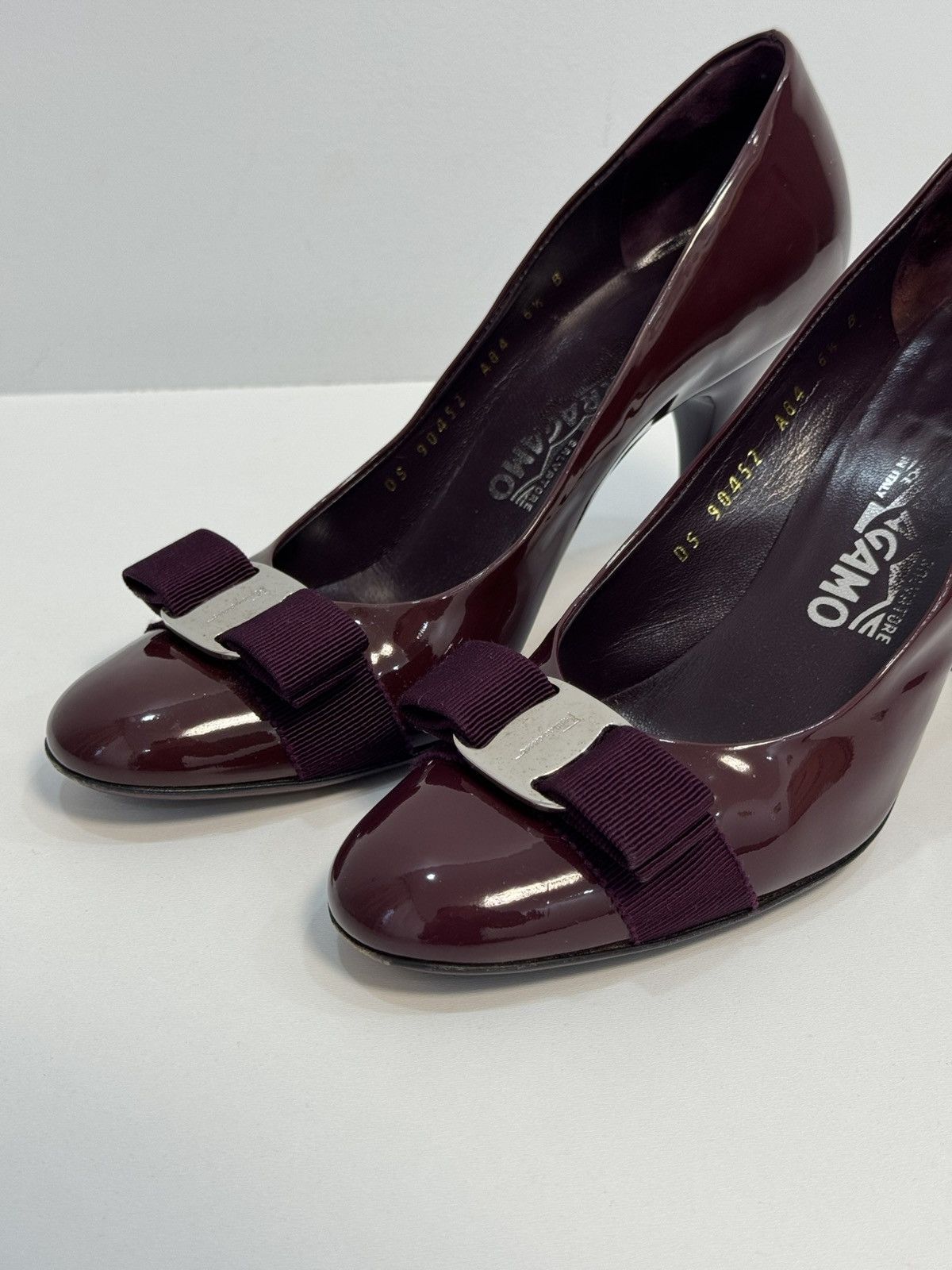 Salvatore Ferragamo Salvatore Ferragamo Burgundy Size 6.5 NARROW Patent Pumps Size US 6.5 / IT 36.5 - 2 Thumbnail