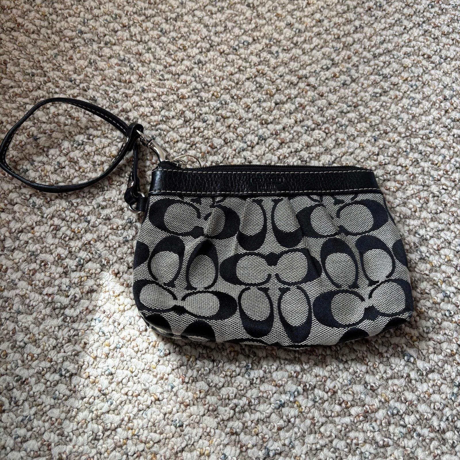 Coach Coach Signature logo Fabric Print Wristlet Pouch Size ONE SIZE - 1 Thumbnail