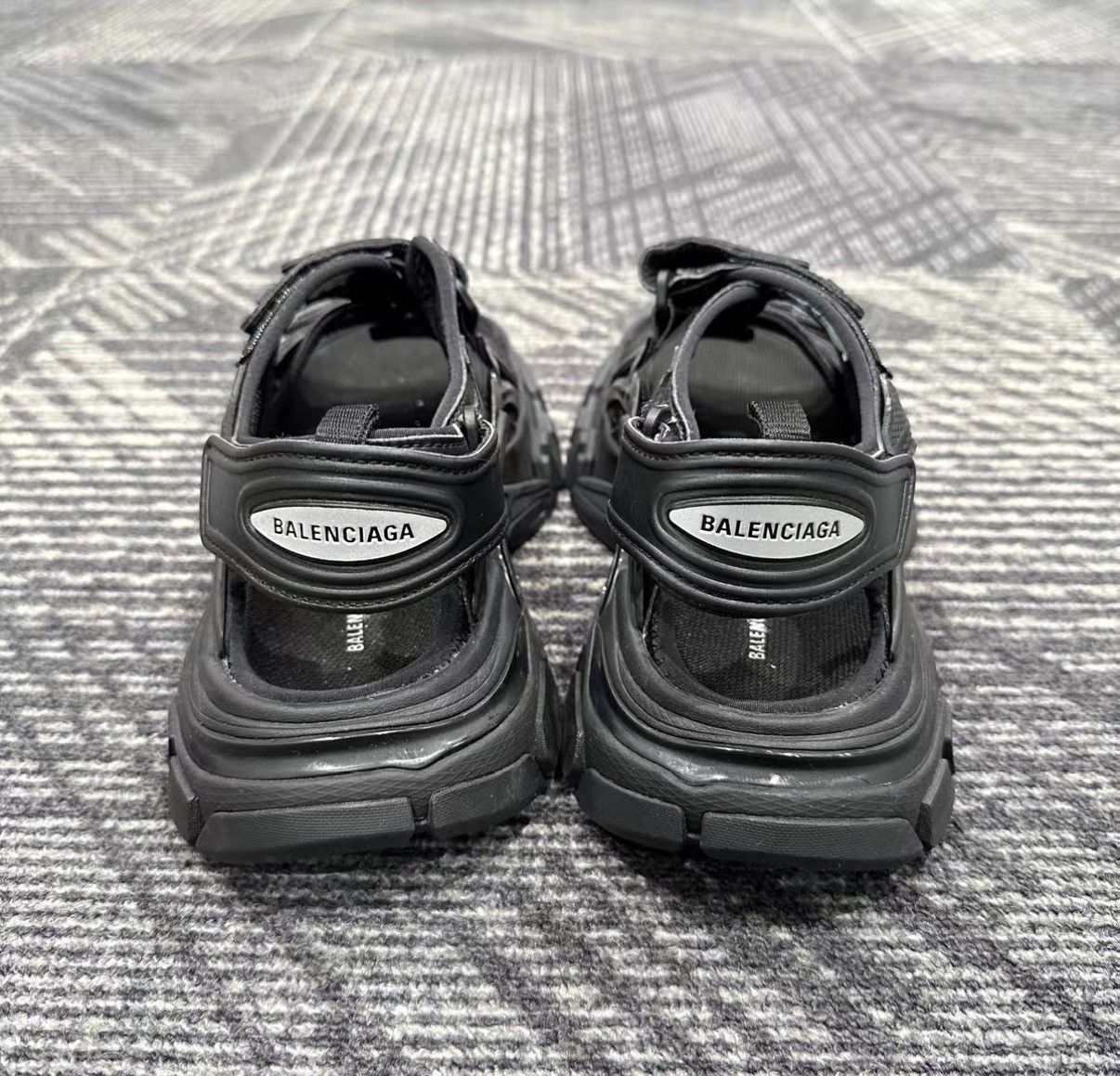 Balenciaga Balenciaga Track 2.0 Beach Sandals J42 Size US 7 / IT 37 - 3 Thumbnail