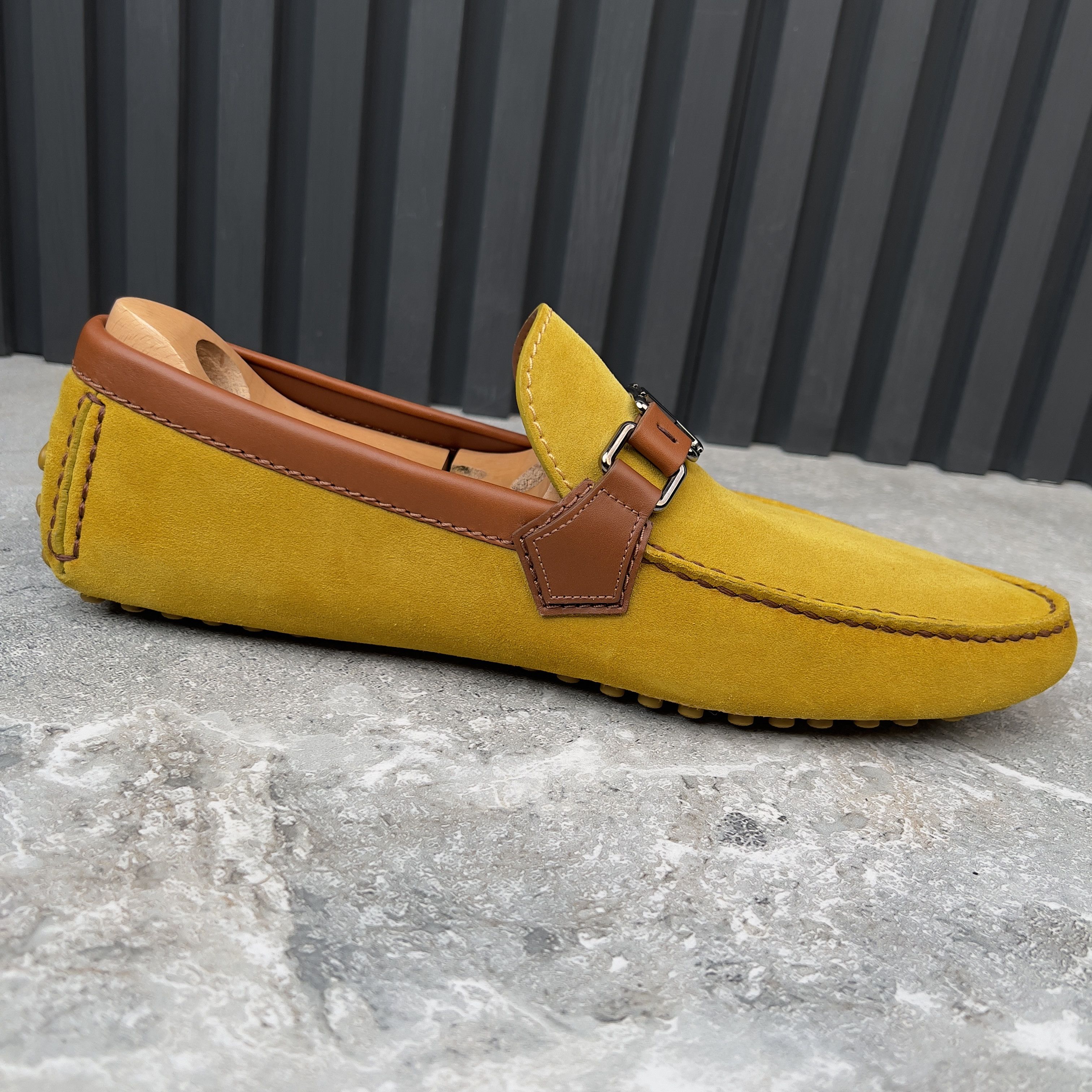 Louis Vuitton Hockenheim Driving Moccasin Mustard Suede display picture 3