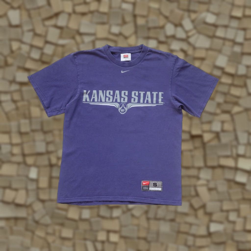 Nike VINTAGE Nike Kansas State Center Swoosh Purple 90s Y2K T Shirt Men Sz S Size US S / EU 44-46 / 1 - 1 Thumbnail