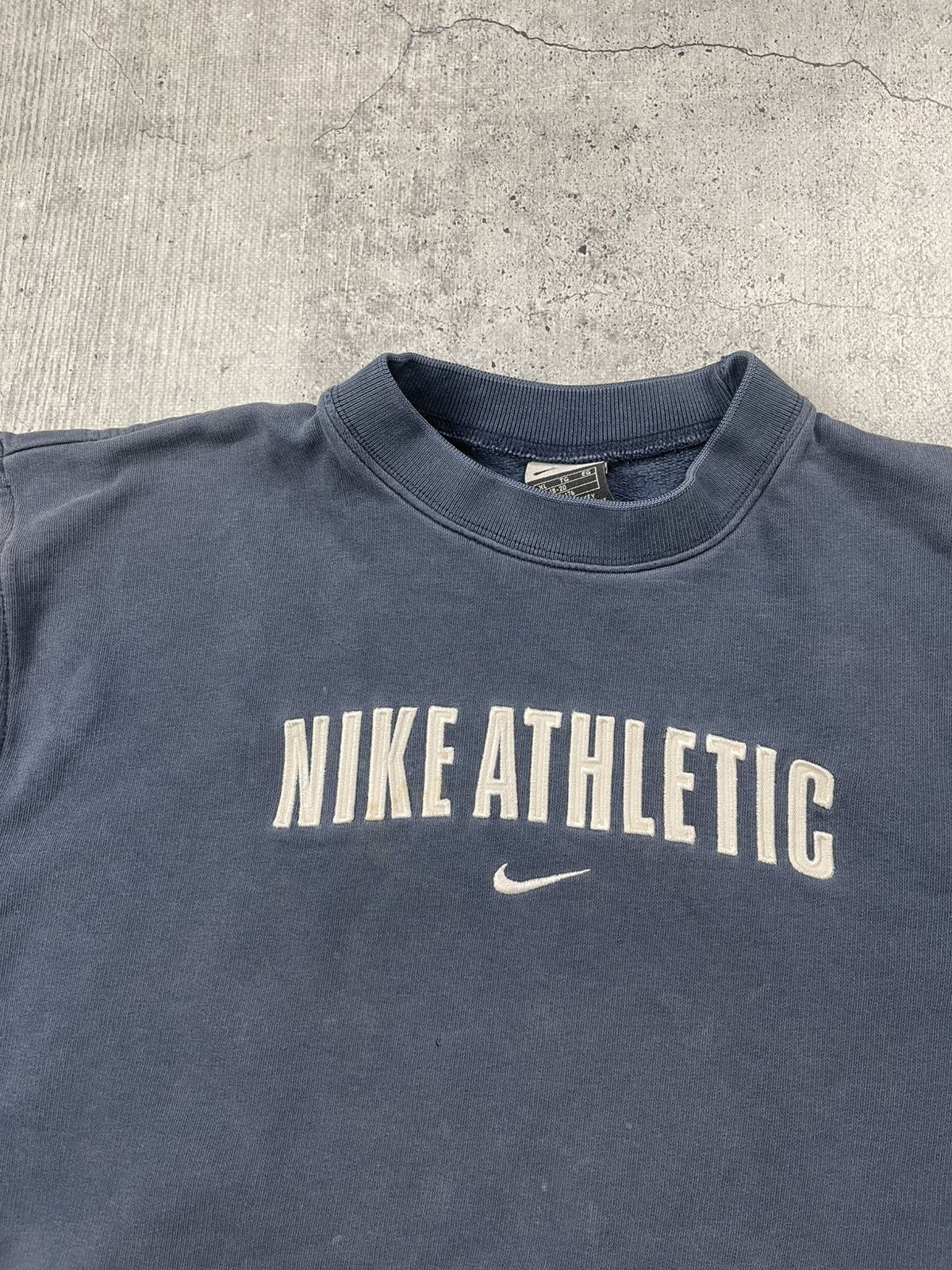 Nike Vintage Nike Sweatshirt Big logo Crazy Athletic Distressed Size US M / EU 48-50 / 2 - 5 Thumbnail