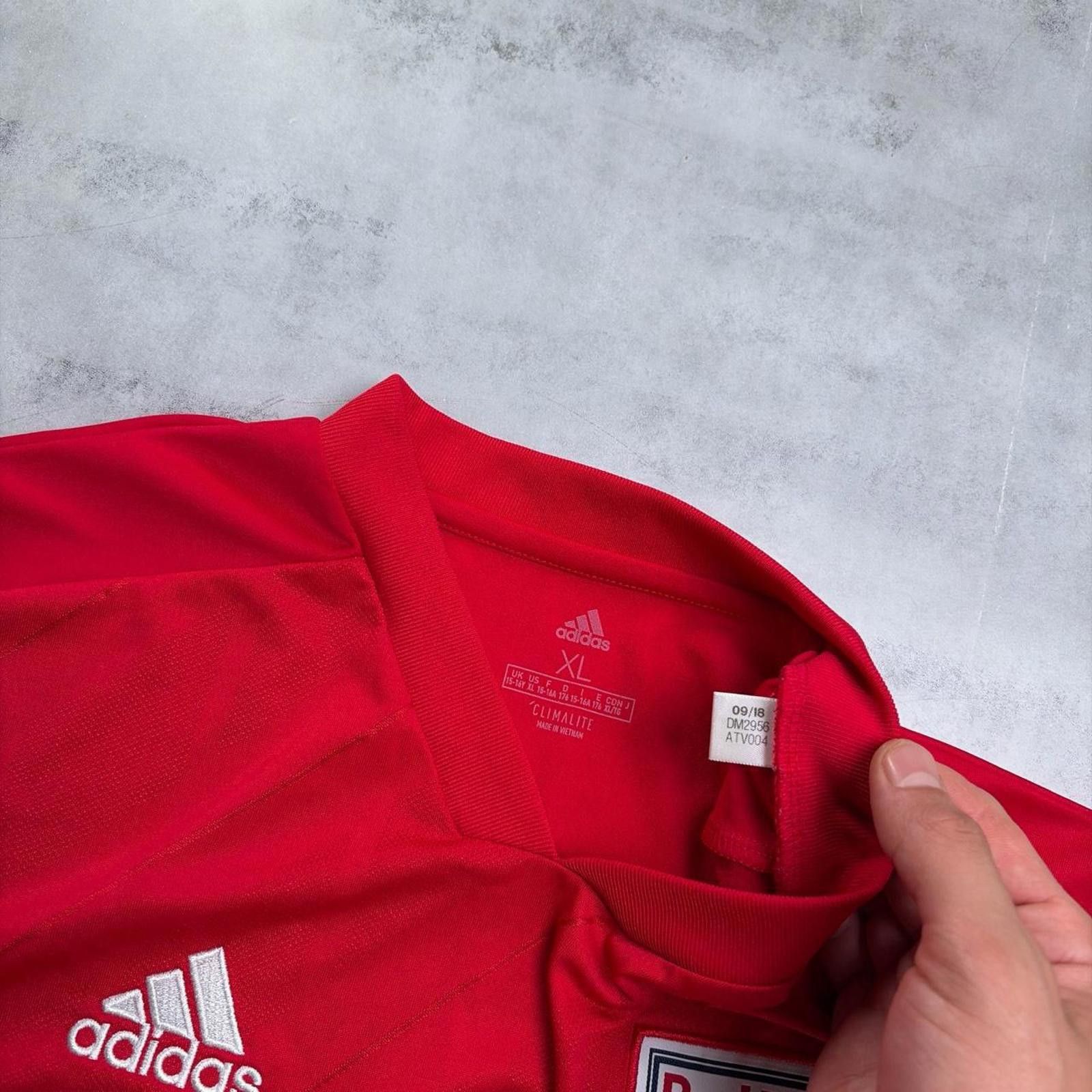 Adidas Y2K Red Adidas New York Red Bull 2018 MLS Home Soccer Jersey Size US M / EU 48-50 / 2 - 6 Thumbnail