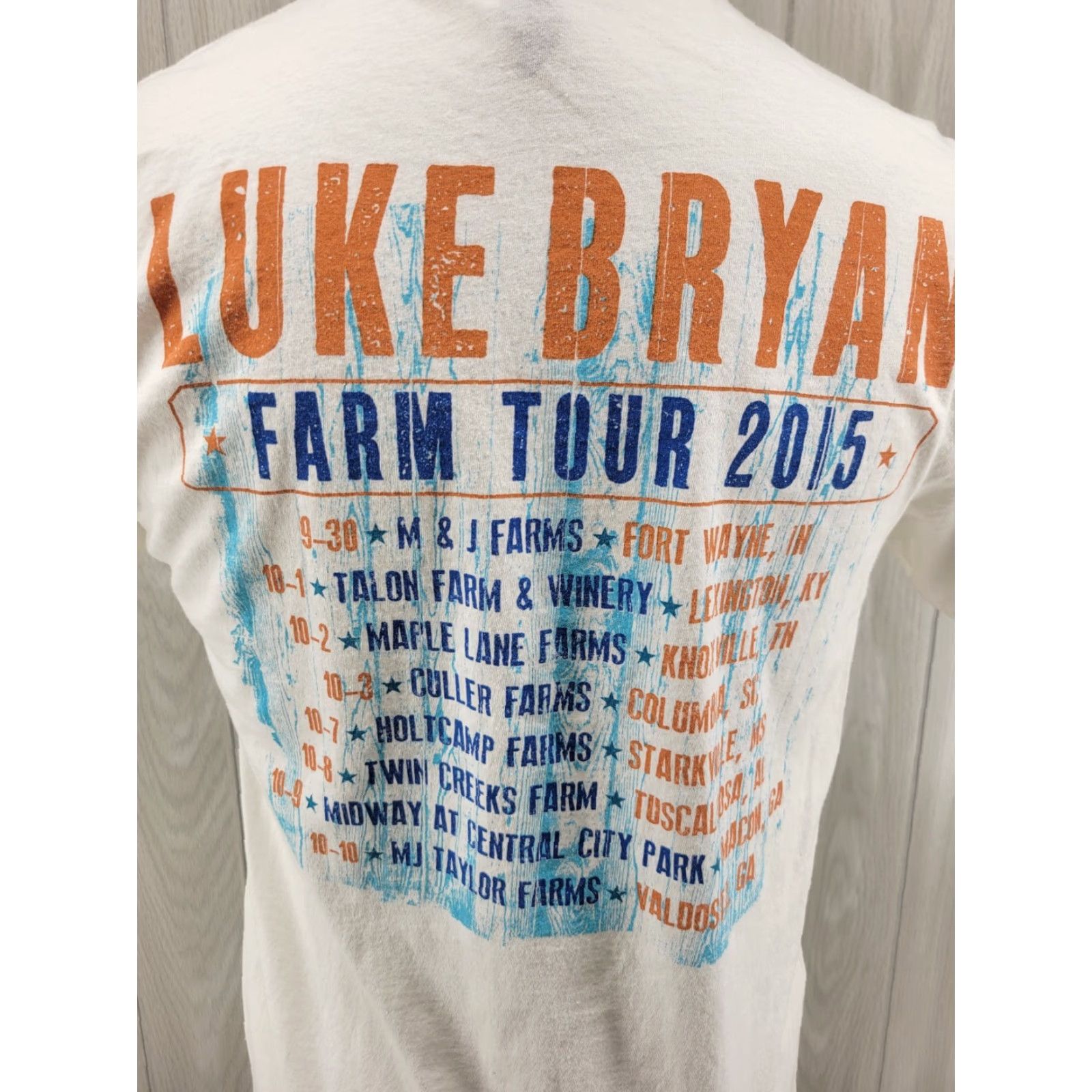Vintage Luke Bryan Farm Tour 2015 White Mens Tshirt Top Tee Shirt Graphic - Size Medium Size US M / EU 48-50 / 2 - 7 Thumbnail