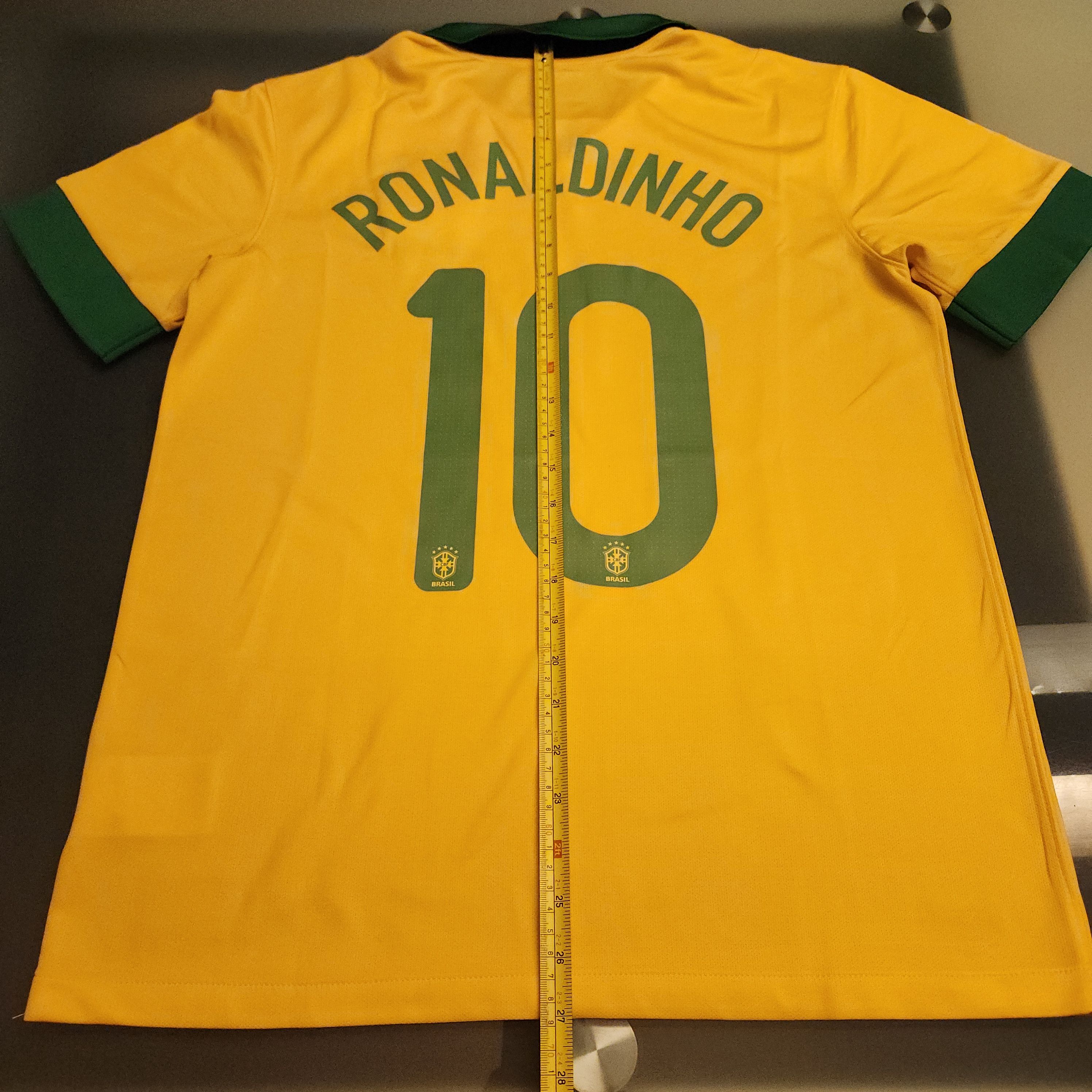Nike Authentic Brazil RONALDINHO 2013-2014 13/14 Home Jersey Size US M / EU 48-50 / 2 - 16 Thumbnail