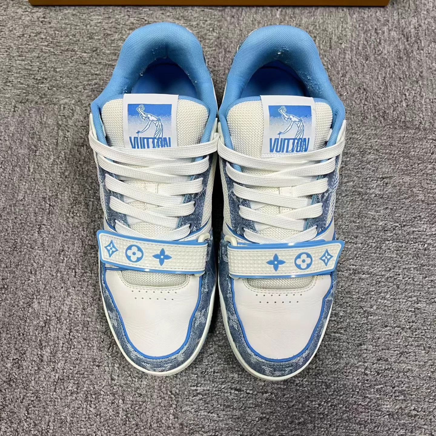 Louis Vuitton LV Blue/White Floral Leather Low-Top Sneakers 6.5 US Size US 6.5 / IT 36.5 - 3 Thumbnail