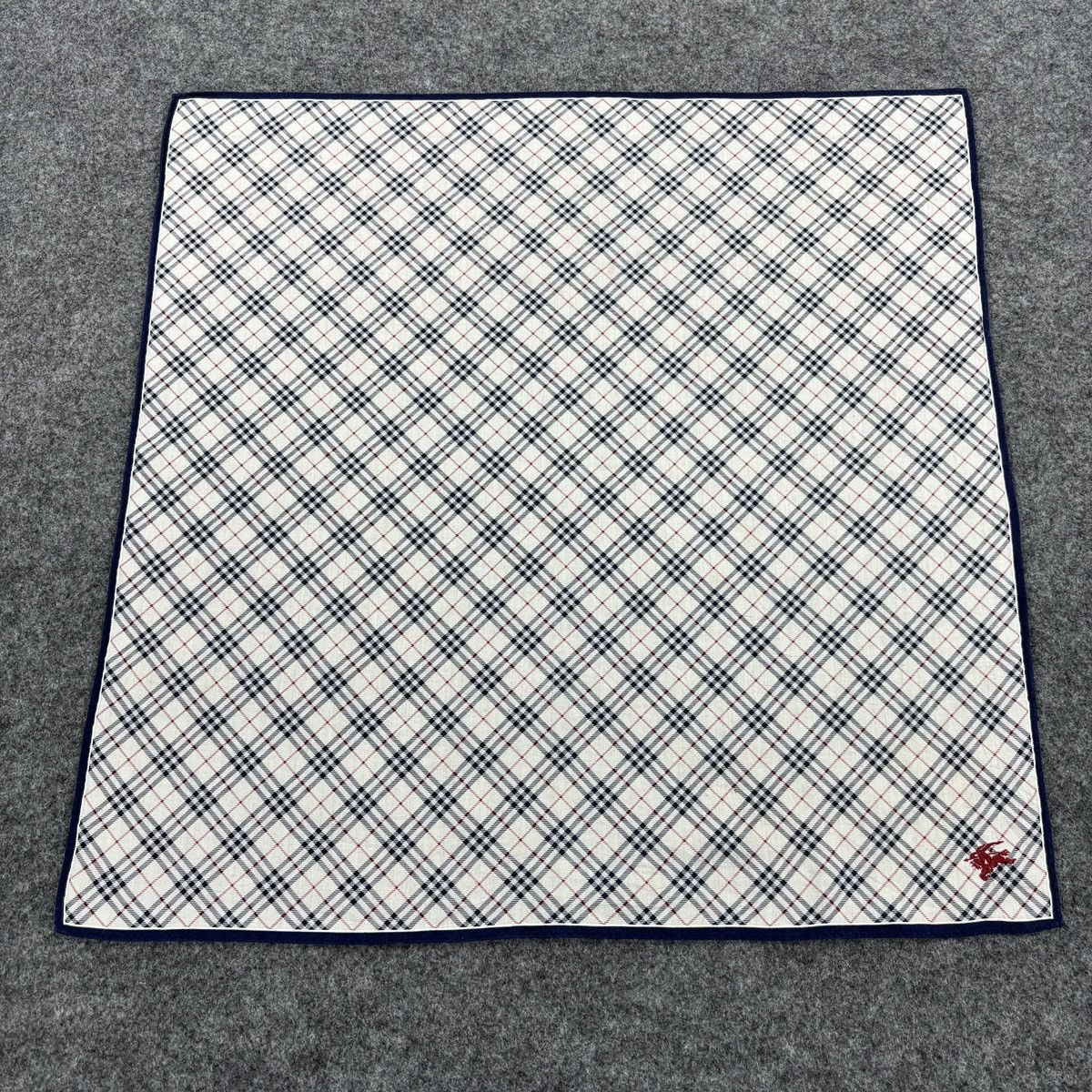 Burberry × Vintage Handkerchief # E001 Size ONE SIZE - 1 Thumbnail