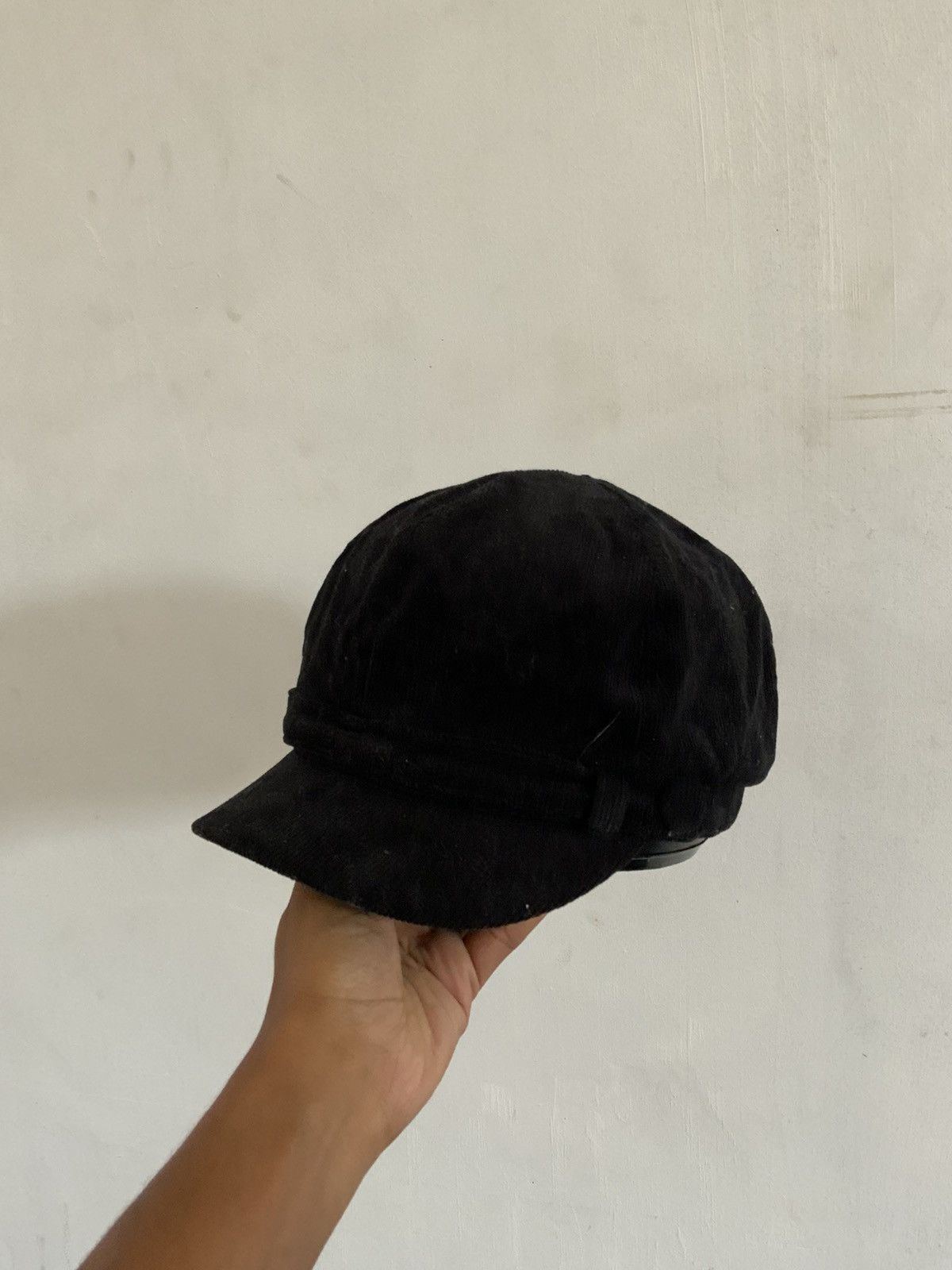 Uniqlo Corduroi Black Uniqlo Newsboy Hat Size ONE SIZE - 1 Thumbnail