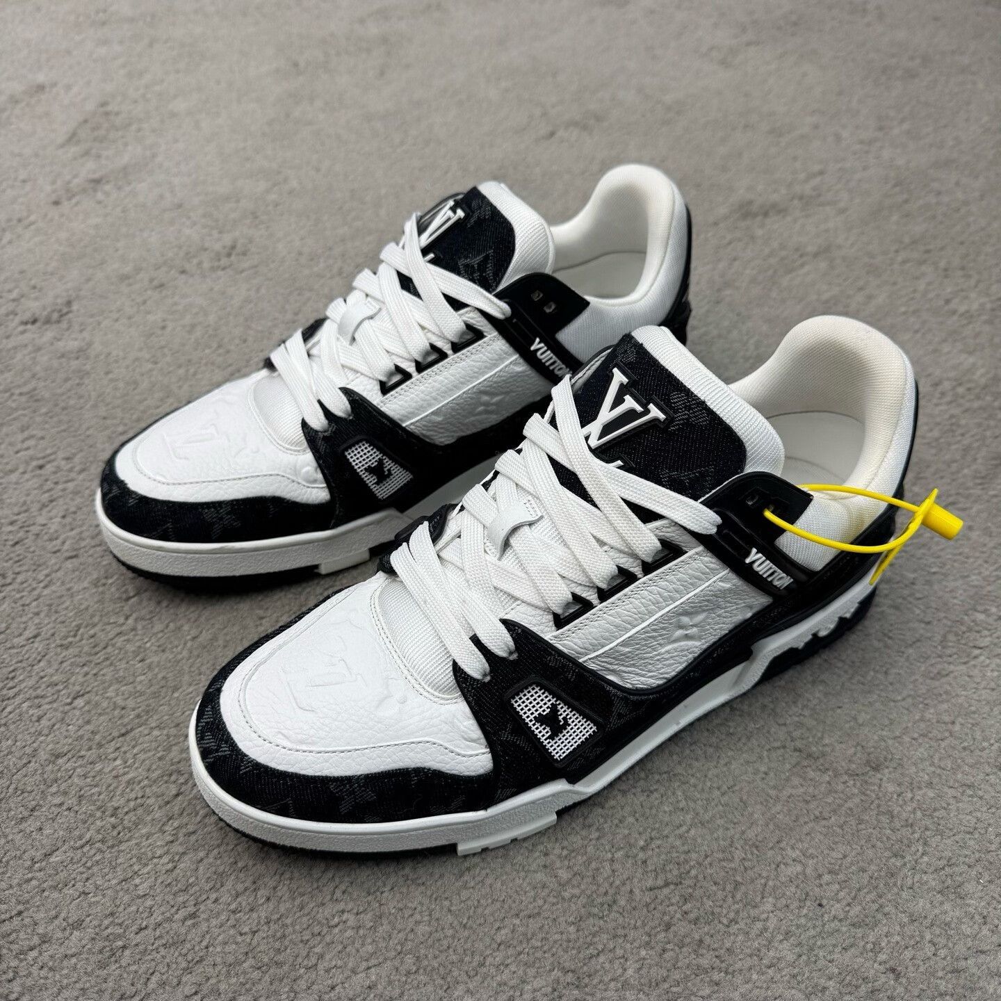 Louis Vuitton Louis Vuitton Trainer 42 Black White Denim Size US 9 / EU 42 - 1 Thumbnail