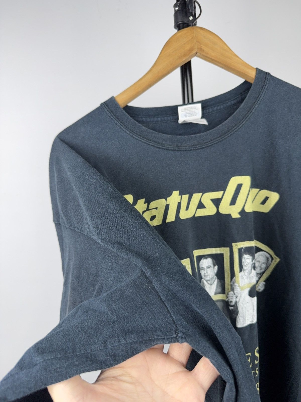 Band Tees Vintage Status Quo Pictures World Tour 2008/09 Band T-Shirt Size US XL / EU 56 / 4 - 6 Thumbnail