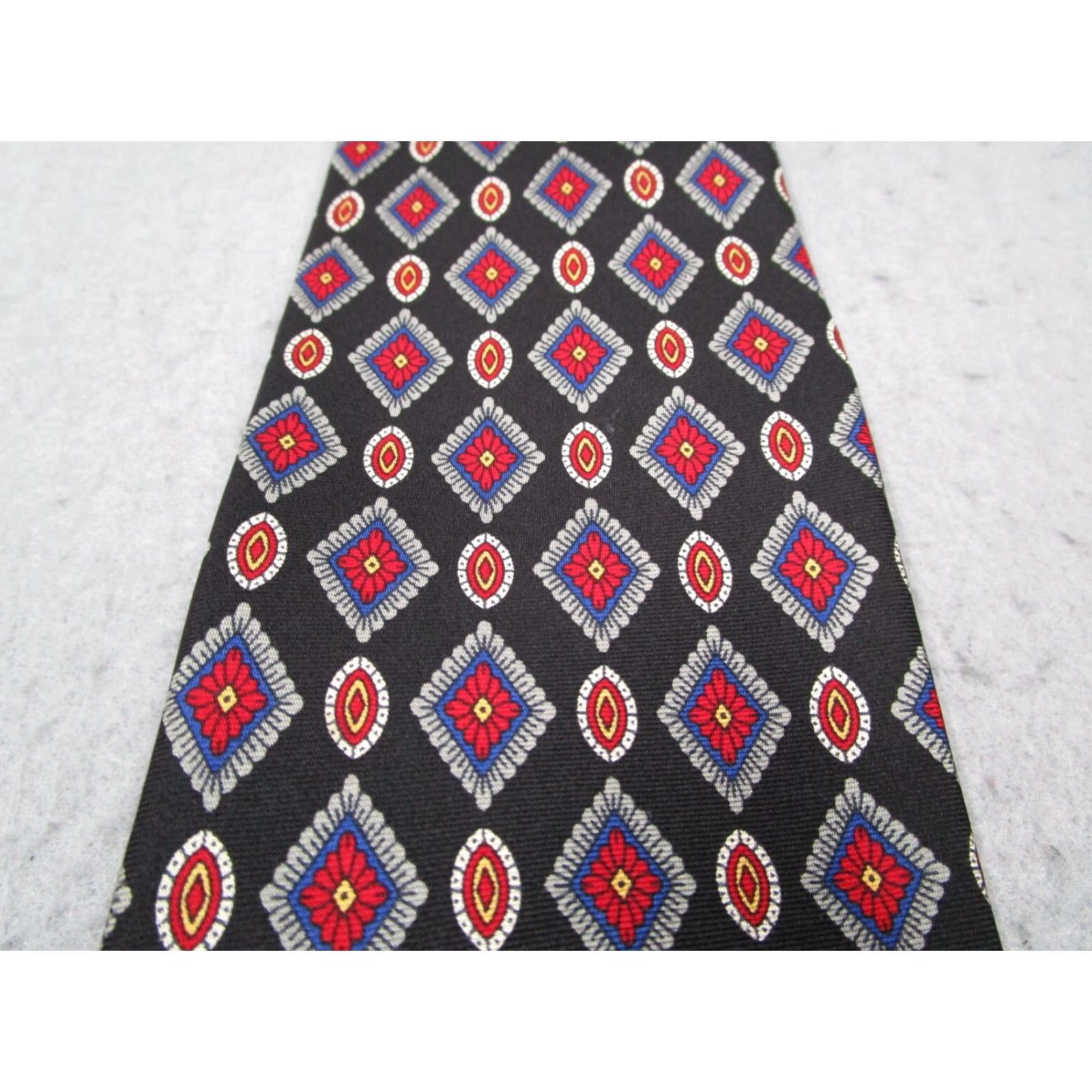 Brooks Brothers VINTAGE Brooks Brothers Men's Silk Necktie Abstract Geometric 57-60 In. Made in USA Size ONE SIZE - 3 Thumbnail