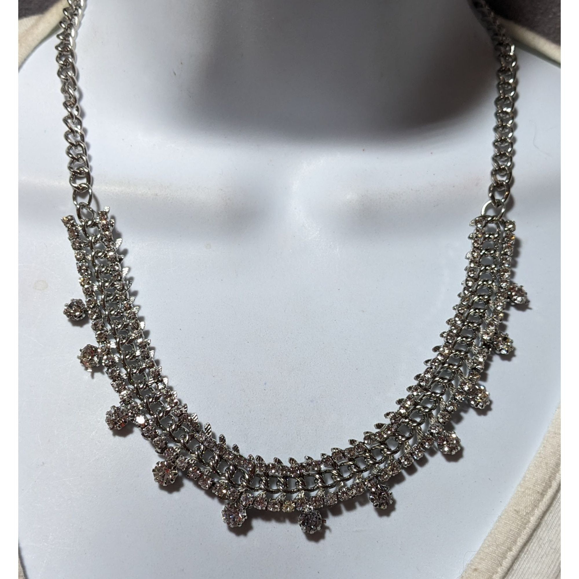 Other Elegant Silver Rhinestone Statement Necklace Size ONE SIZE - 6 Thumbnail