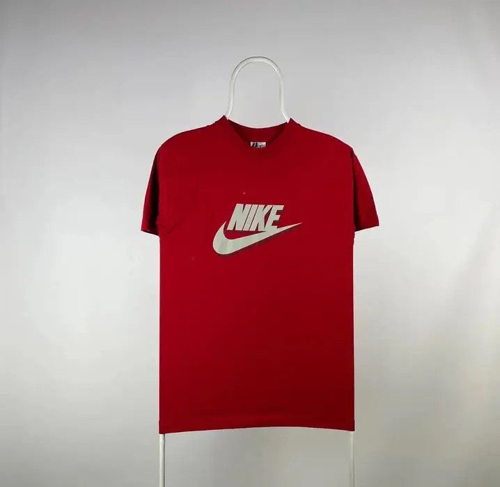 Nike Vintage Nike T-shirt made in USA size Small red big logo Size US S / EU 44-46 / 1 - 1 Thumbnail