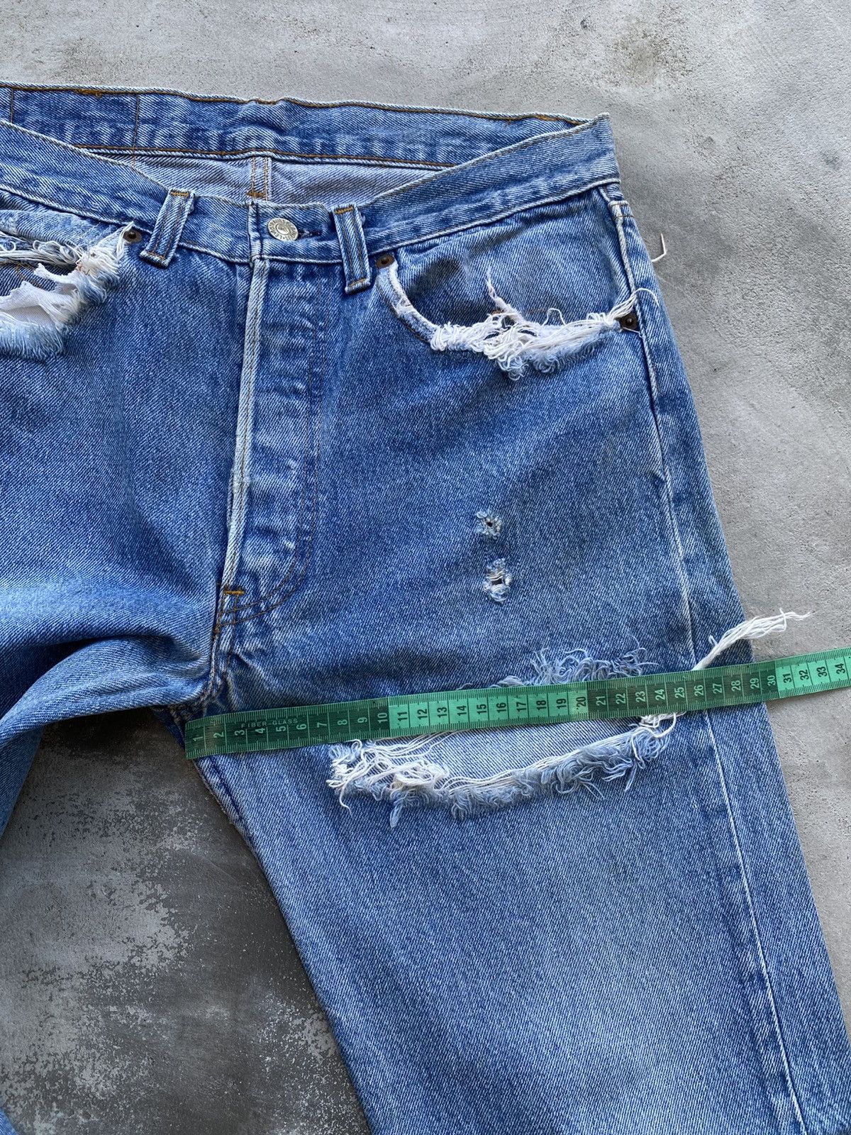 Levi's Vintage Clothing VINTAGE LEVI’S 501 DISTRESSED Size US 31 - 19 Thumbnail